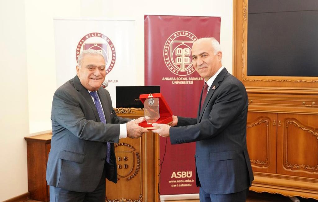 Dövlət İdarəçilik Akademiyasının nümayəndə heyəti<br>Ankara Sosial Elmlər Universitetində (ASBÜ) olmuşlar