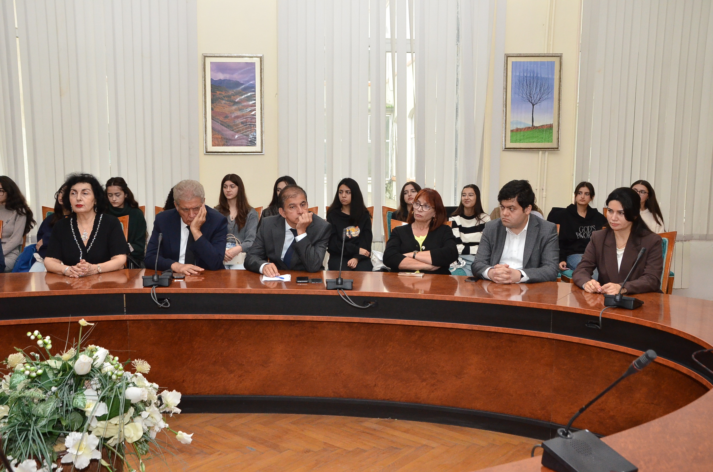 Dövlət İdarəçilik Akademiyasında müstəqilliyin bərpasının 34-cü ildönümünə həsr olunmuş dəyirmi masa keçirilib