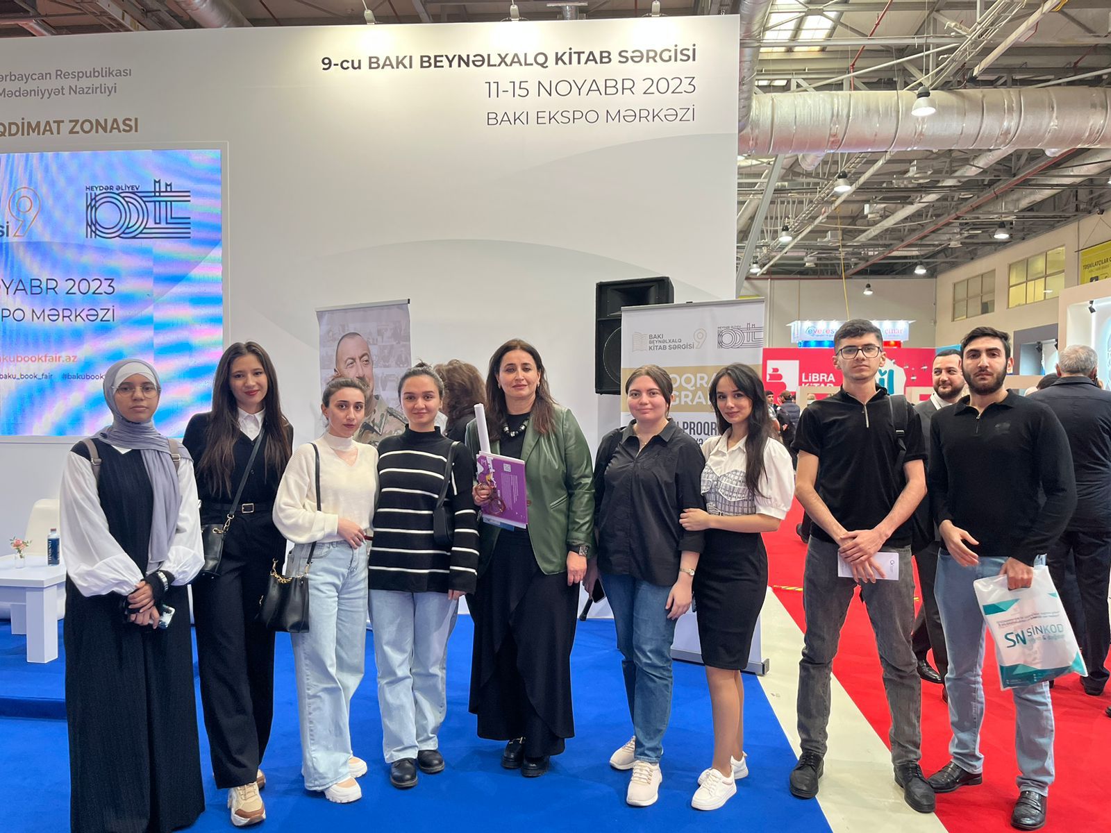 Dövlər İdarəçilik Akademiyasının tələbələri 9-cu Bakı Beynəlxalq Kitab Sərgisində iştirak ediblər
