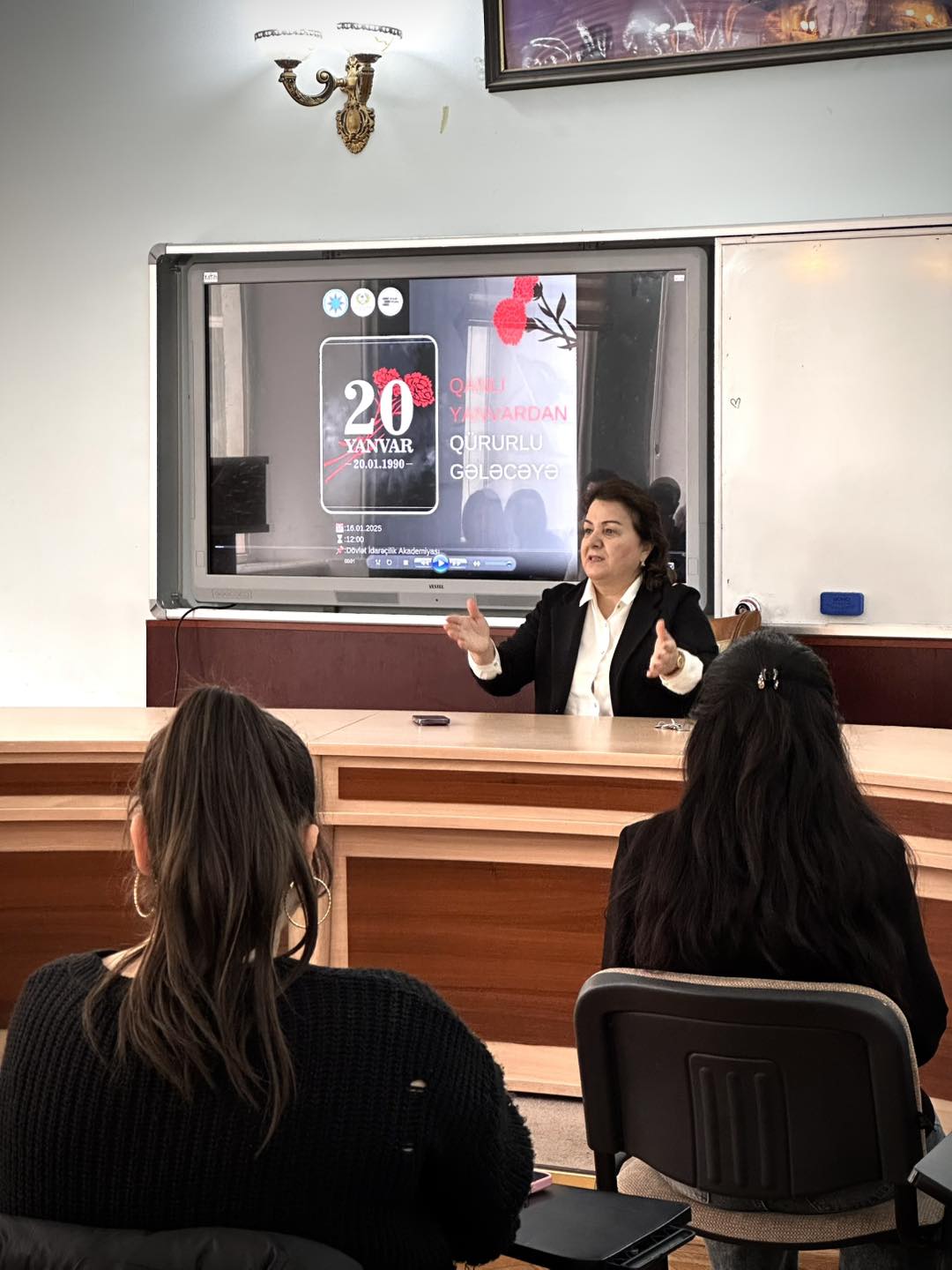 DİA-nın Tələbə Gənclər Təşkilatının nəzdində fəaliyyət göstərən "Vətənpərvərlik" və "Kitab" klublarının birgə təşkilatçılığı ilə 20 Yanvar faciəsinin 25-ci il dönümünə həsr olunmuş tədbir keçirilmişdir