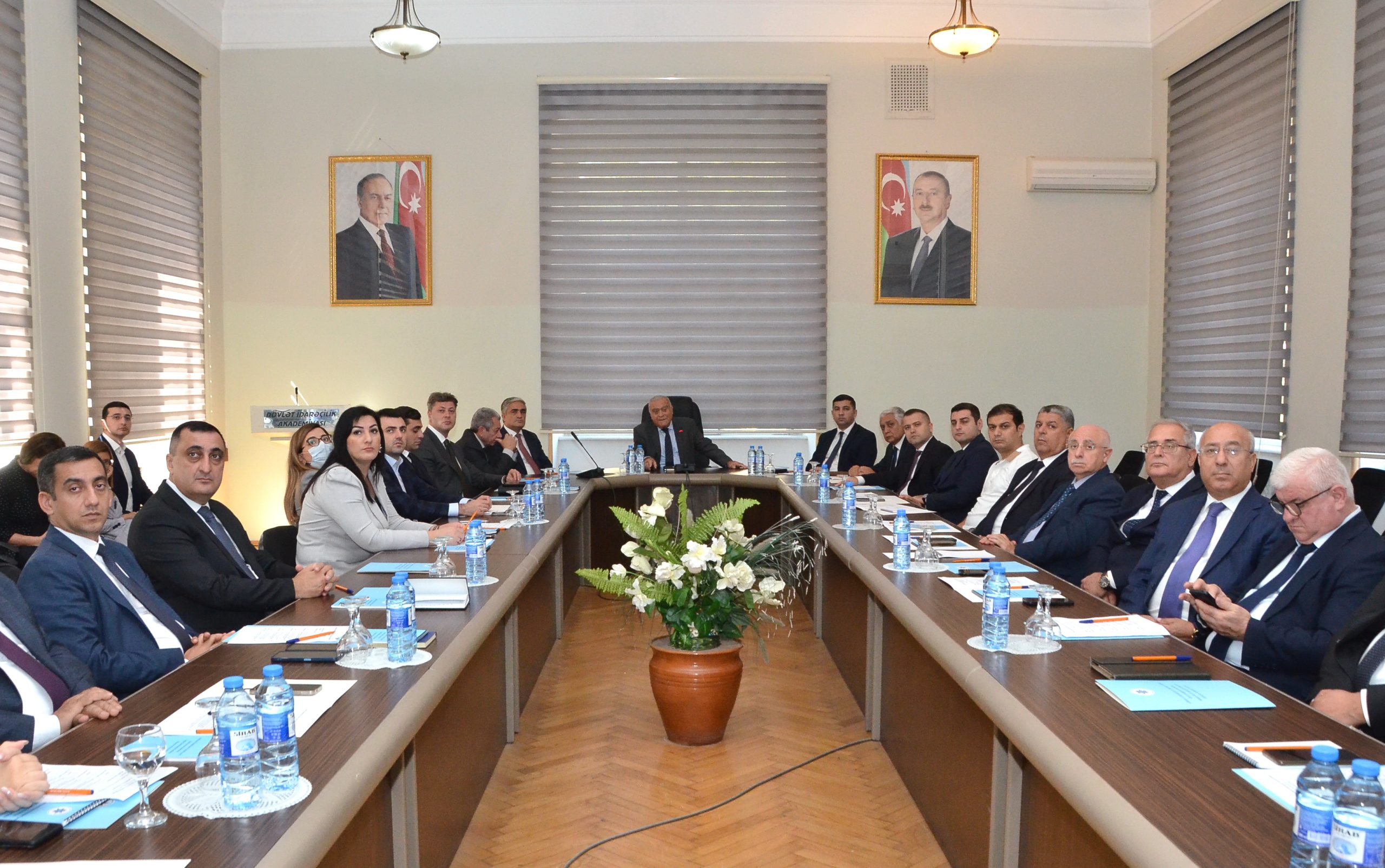 Dövlət İdarəçilik Akademiyasında  icra hakimiyyəti orqanlarının “Sosial-iqtisadi inkişafın təhlili və proqnozlaşdırılması” və “İctimai-siyasi və humanitar məsələlər” şöbələrinin rəhbərləri üçün təlim baş tutdu.