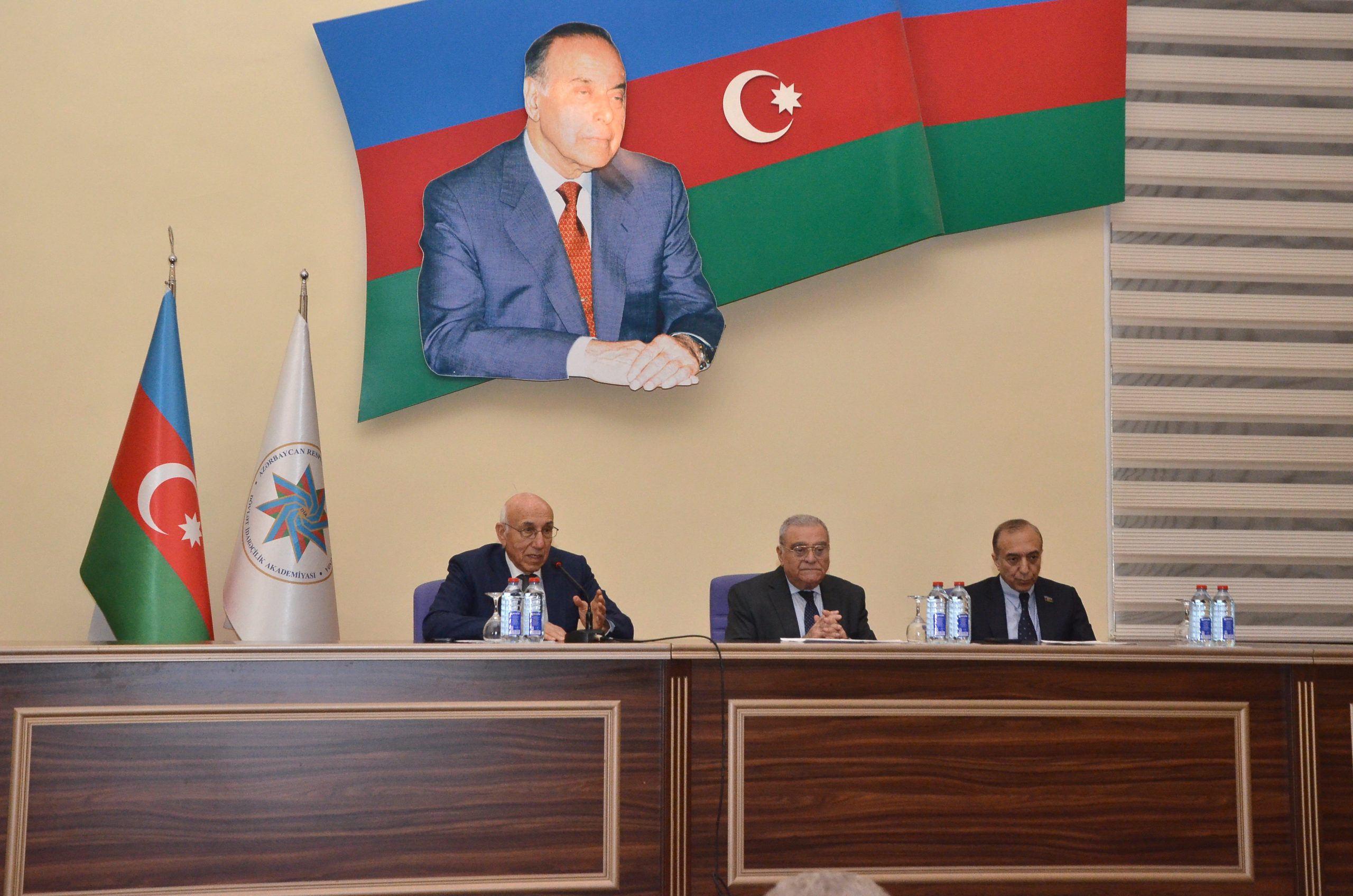 Dövlət İdarəçilik Akademiyasında “Postmünaqişə dövründə Azərbaycanla Ermənistan arasında problemlərin tənzimlənməsi: mövcud reallıqlar və beynəlxalq hüquq” mövzusunda tədbir keçirilib