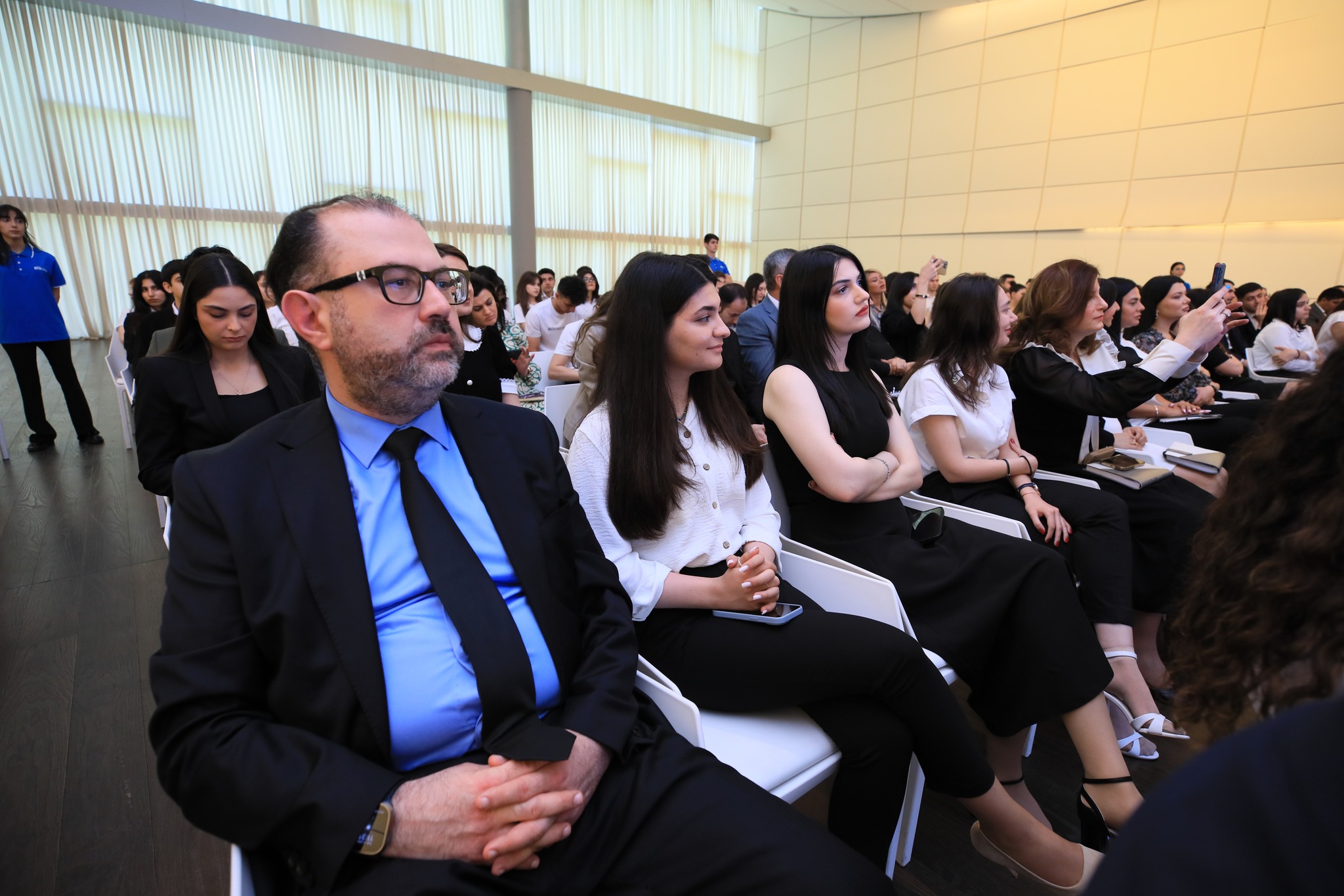 “Prezident İlham Əliyevin innovativ dövlət idarəçiliyi texnologiyaları: COP29-a aparan yol” mövzusunda təqdimat keçirilib