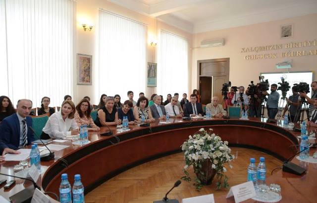 "Azərbaycanda iqtisadi islahatlar: nailiyyətlər və perspektivlər" mövzusunda "dəyirmi masa" keçirilib