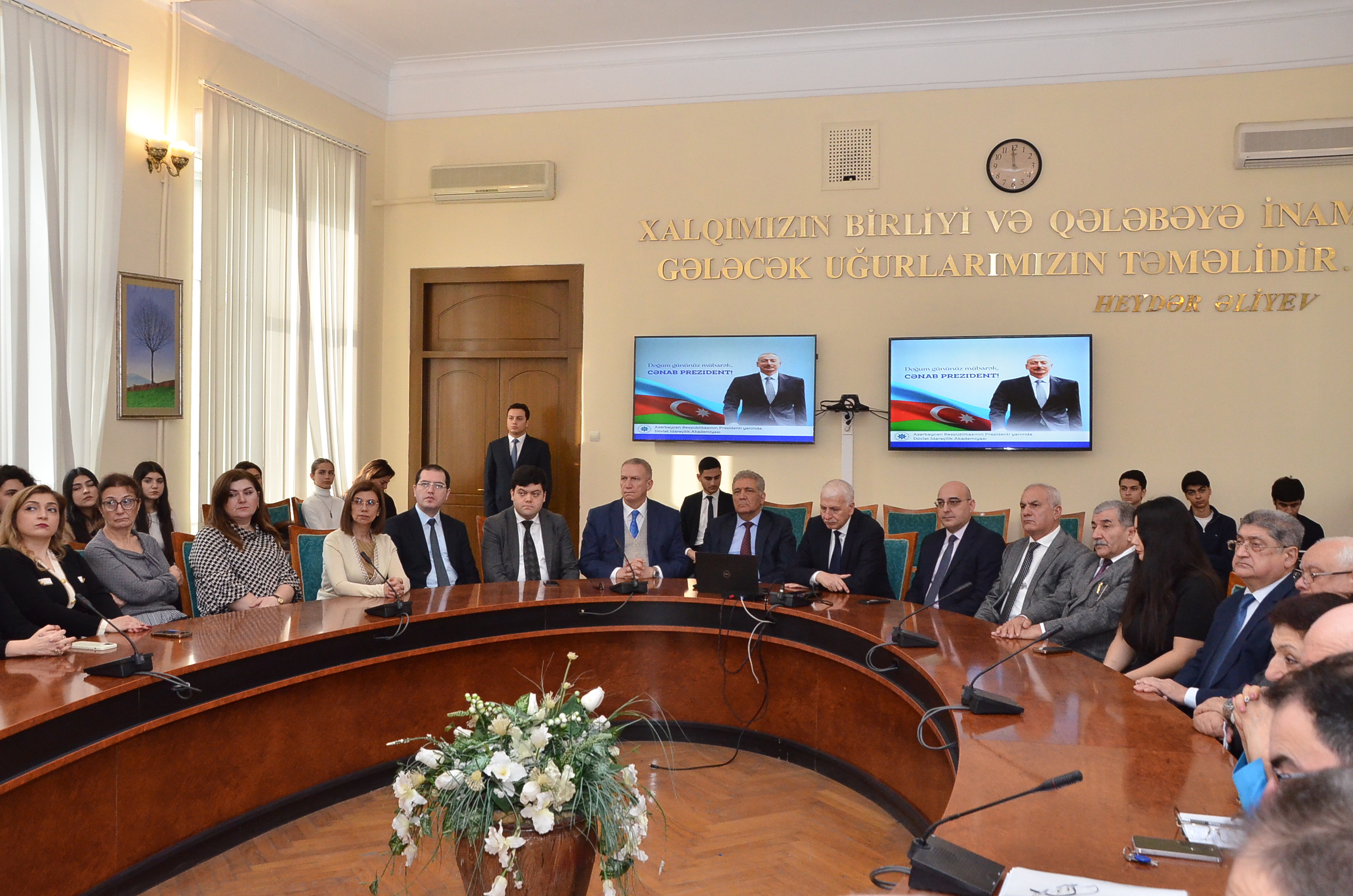 Prezident İlham Əliyevin dövlətçilik fəaliyyətinə həsr olunmuş “İnnovativ dövlət idarəçiliyi modeli: uğurlar və perspektivlər” mövzusunda elmi-praktik konfrans keçirilmişdir