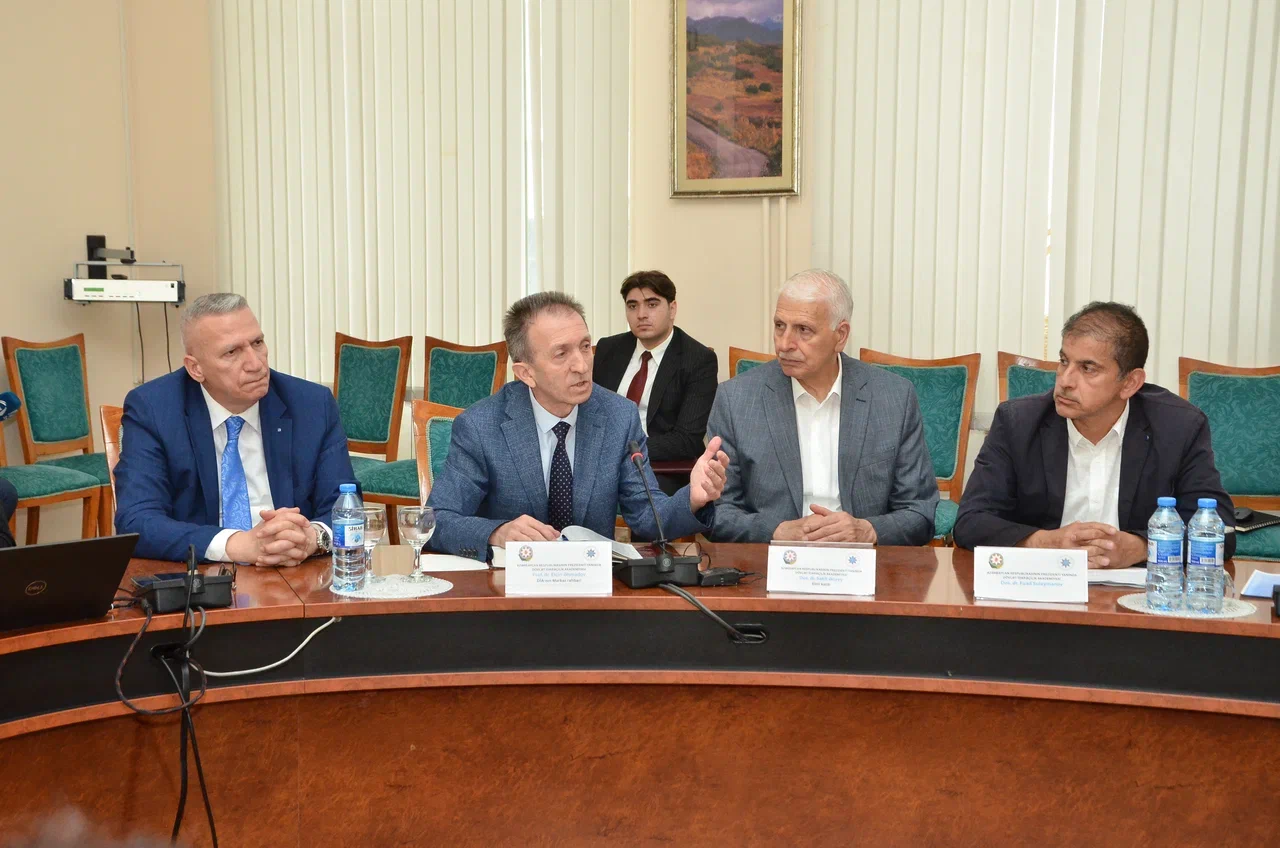 “Qərbi Azərbaycana qayıdış tarixi və beynəlxalq hüquqi kontekstdə” mövzusunda elmi-praktik dəyirmi masa keçirilib