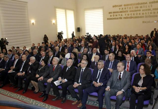 Dövlət İdarəçilik Akademiyasında “Xəzər hövzəsi və enerji təhlükəsizliyi” kitabının təqdimatı olub