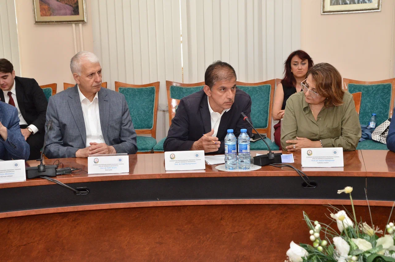 “Qərbi Azərbaycana qayıdış tarixi və beynəlxalq hüquqi kontekstdə” mövzusunda elmi-praktik dəyirmi masa keçirilib
