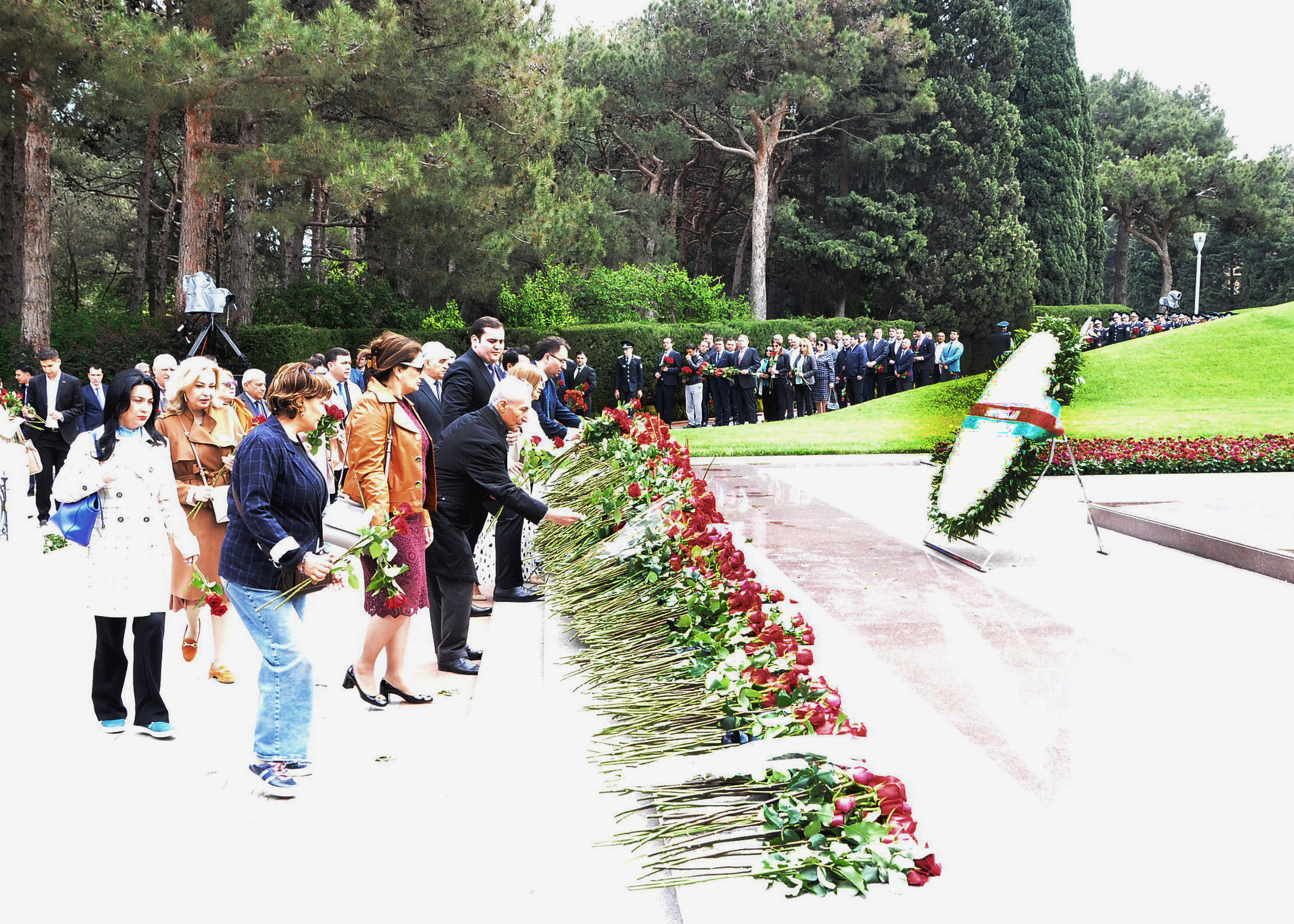 Dövlət İdarəçilik Akademiyasının kollektivi Ulu Öndər Heydər Əliyevin xatirəsini yad edib