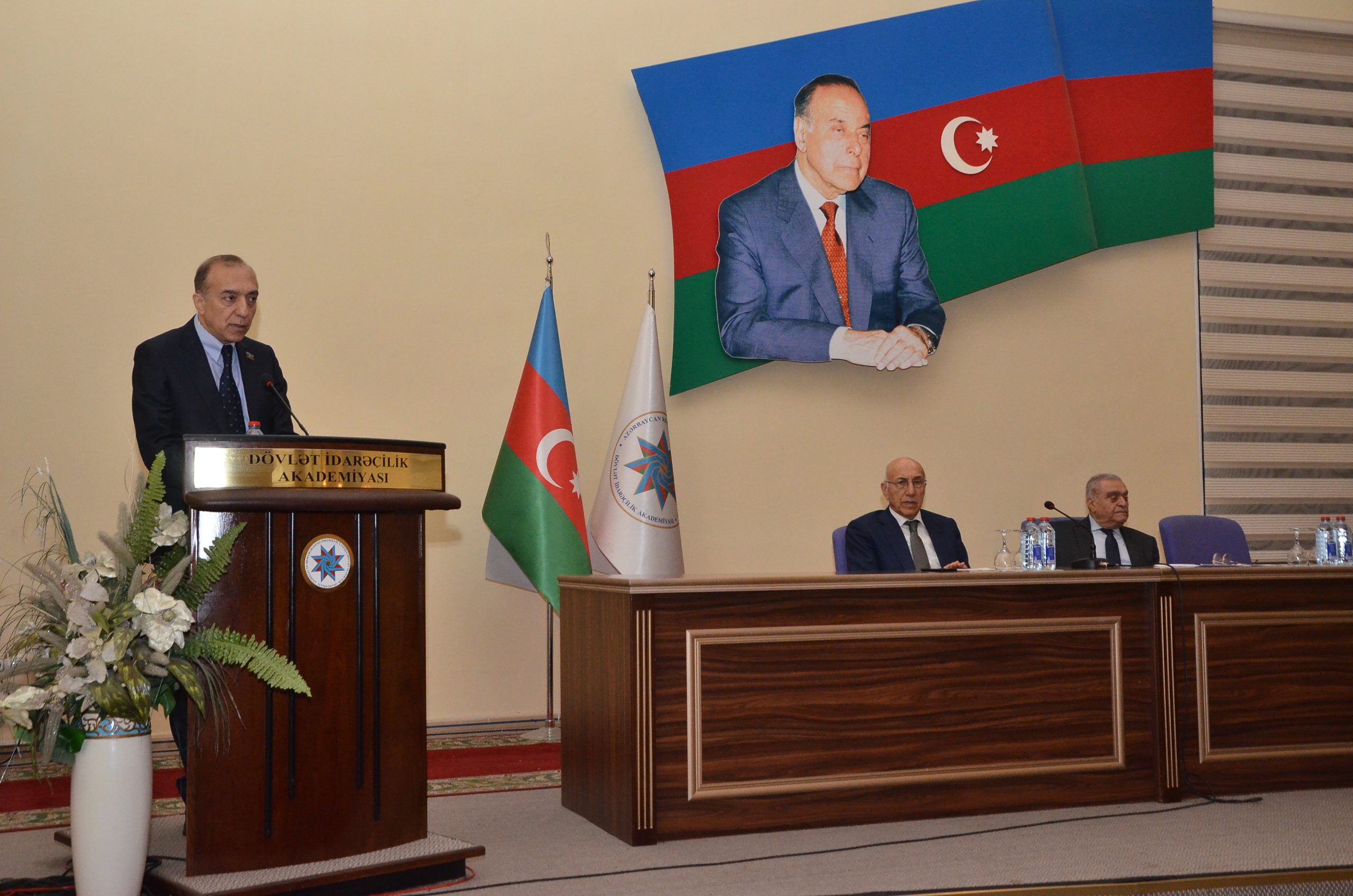 Dövlət İdarəçilik Akademiyasında “Postmünaqişə dövründə Azərbaycanla Ermənistan arasında problemlərin tənzimlənməsi: mövcud reallıqlar və beynəlxalq hüquq” mövzusunda tədbir keçirilib