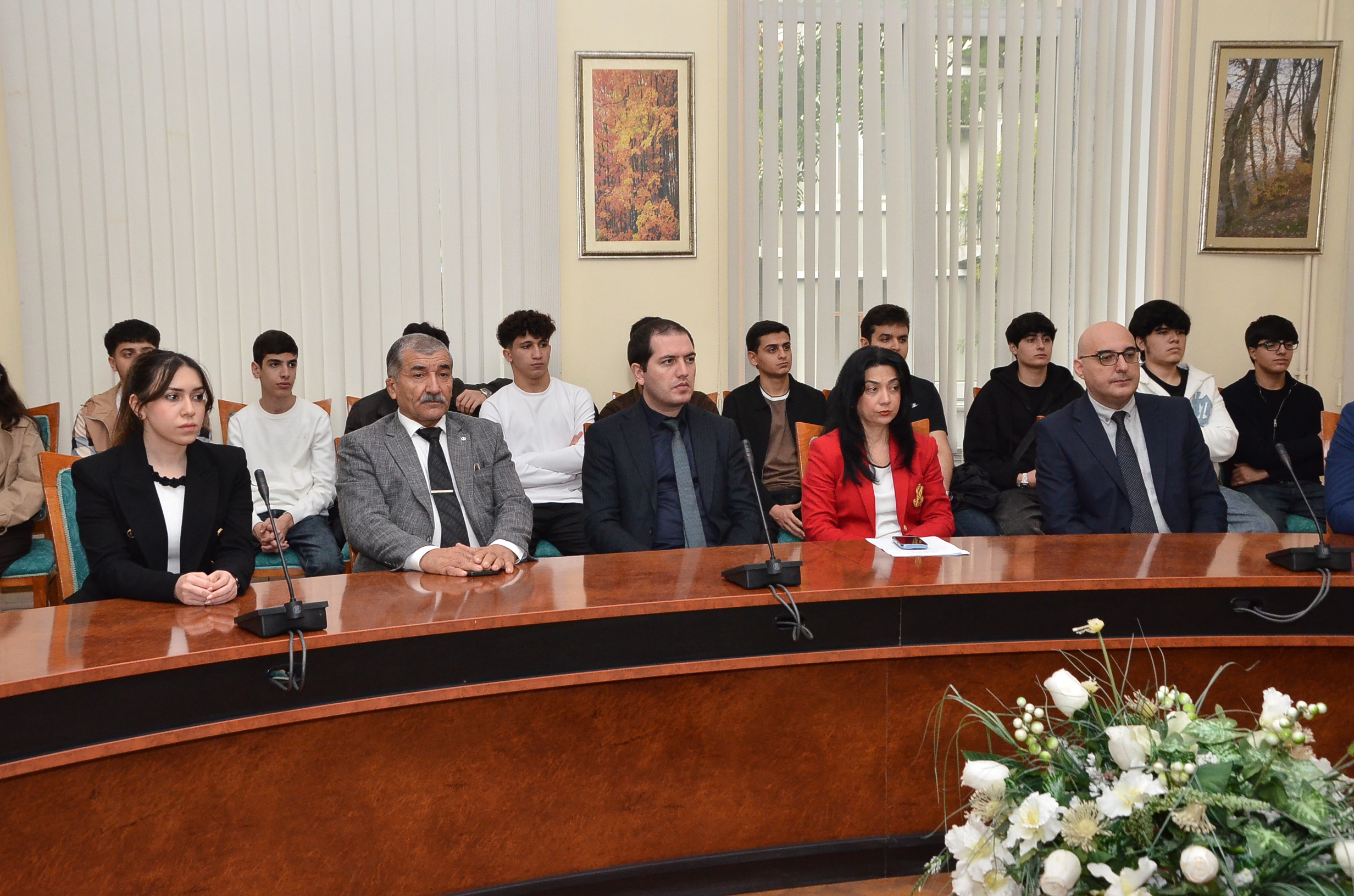 Dövlət İdarəçilik Akademiyasında müstəqilliyin bərpasının 34-cü ildönümünə həsr olunmuş dəyirmi masa keçirilib