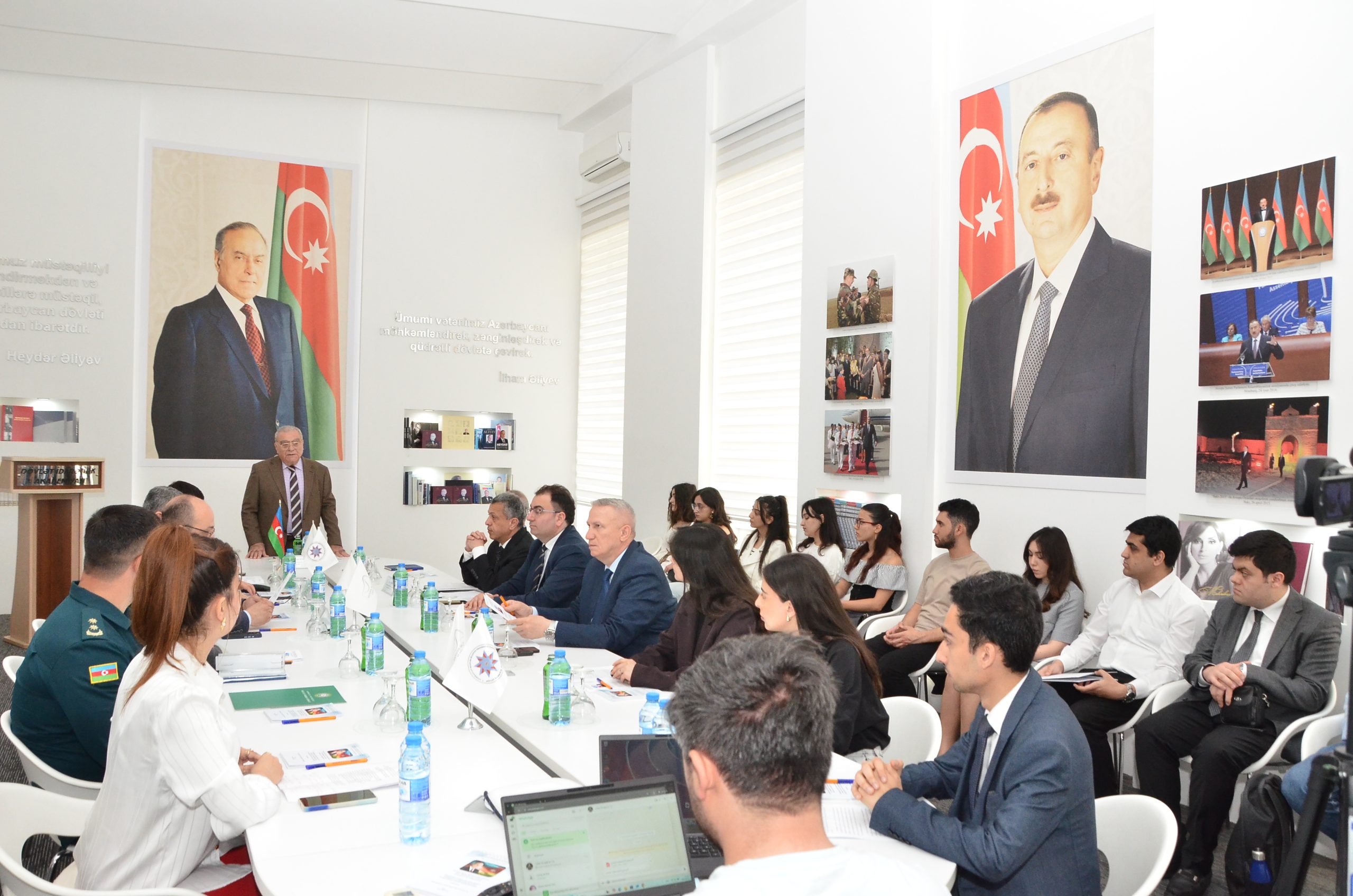 Dövlət İdarəçilik Akademiyasında “Ümummilli lider Heydər Əliyev Azərbaycan Respublikasının Konstitusiyasının müəllifi kimi” mövzusunda konfrans keçirilib