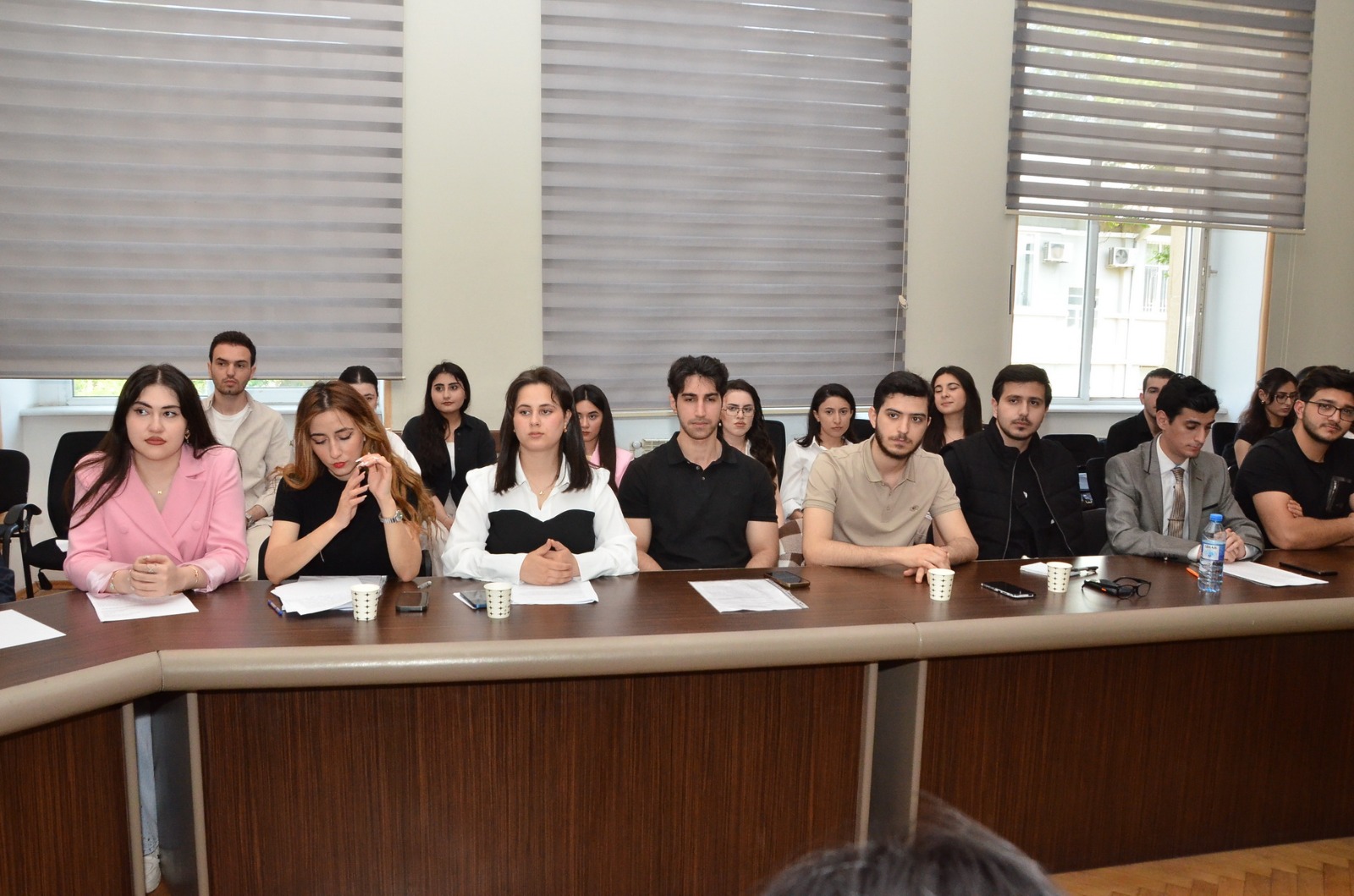 DİA-da magistrant və tələbələrin elmi işlərinə həsr olunmuş konfrans