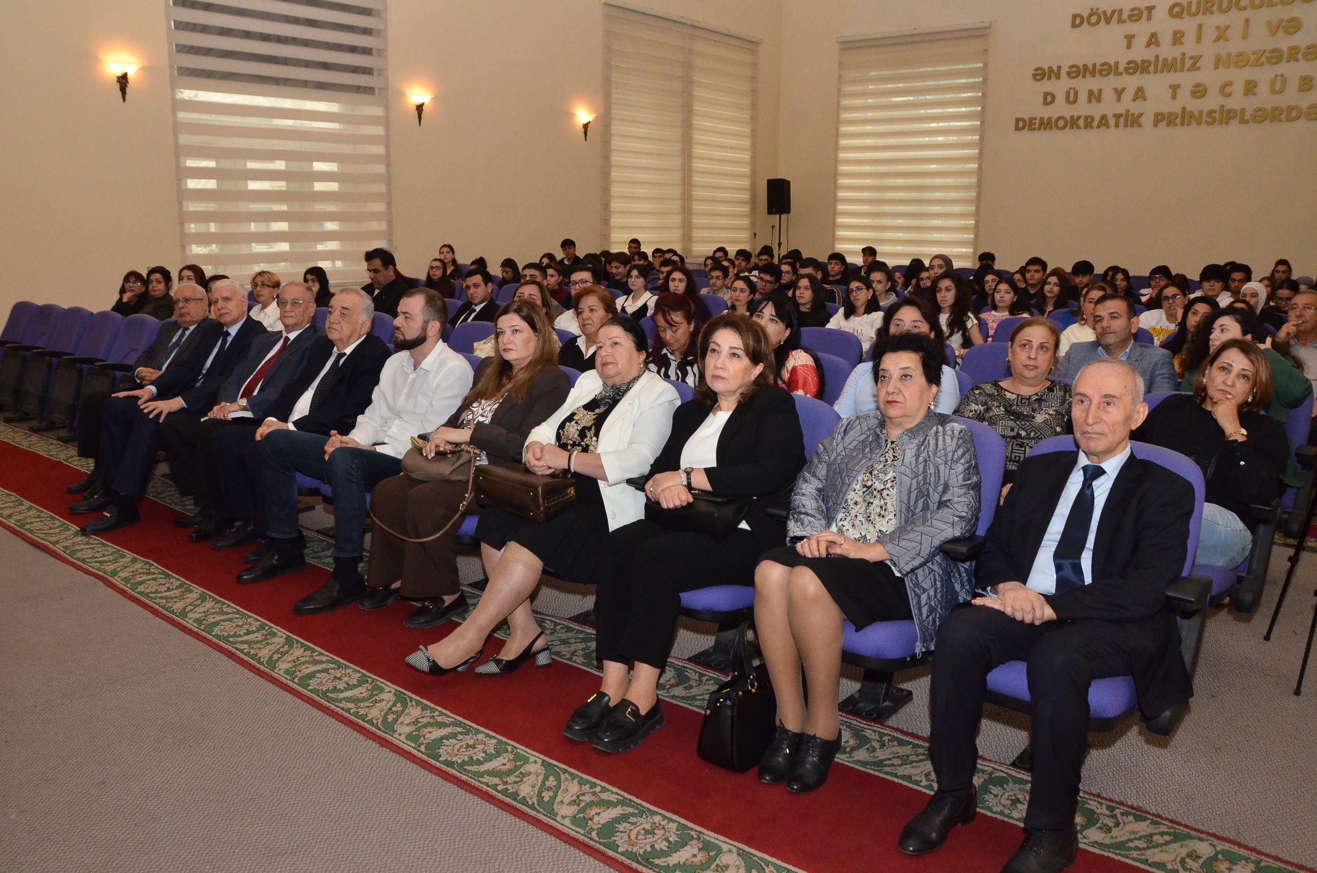 "Beynəlxalq münasibətlər tarixi" adlı 5 cildlik dərslik kitabının təqdimatı baş tutmuşdur.