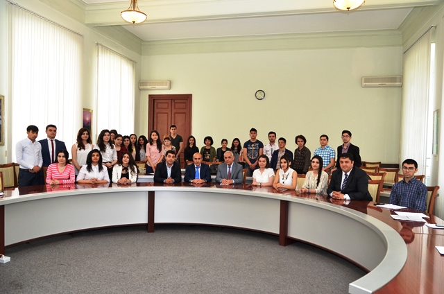 "Heydər Əliyev və müasir konstitusiyaçılığın inkişaf xüsusiyyətləri" mövzusunda tələbə elmi seminarı keçirilmişdir