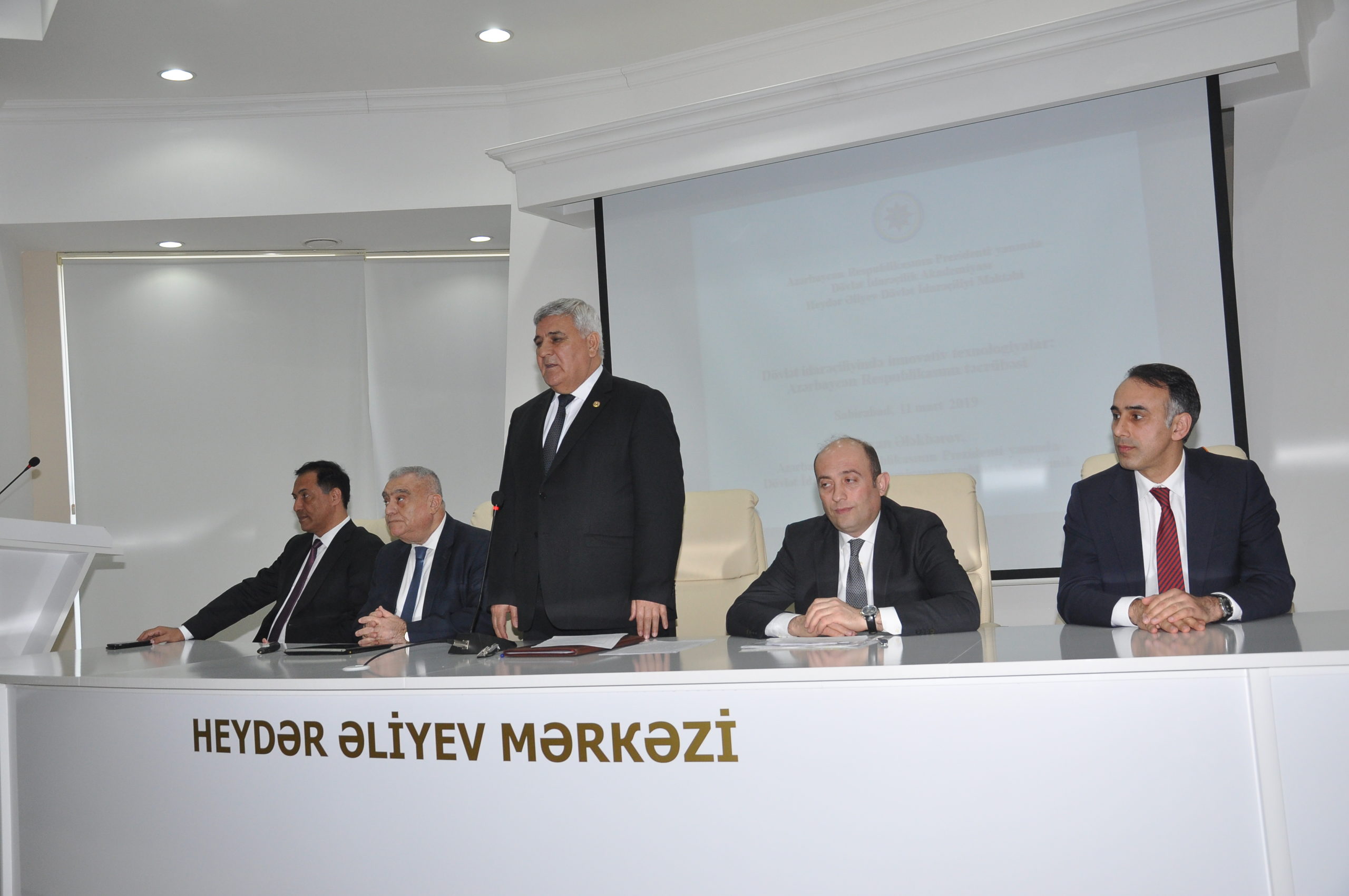 Müasir dövlət idarəçiliyinin təşkilati əsaslari:15 il innovativ inkişaf yollarinda