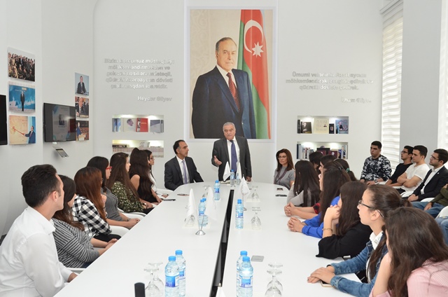 DİA-da “Heydər Əliyev Dövlət İdarəçiliyi Məktəbi”nin növbəti məşğələsi keçirilib