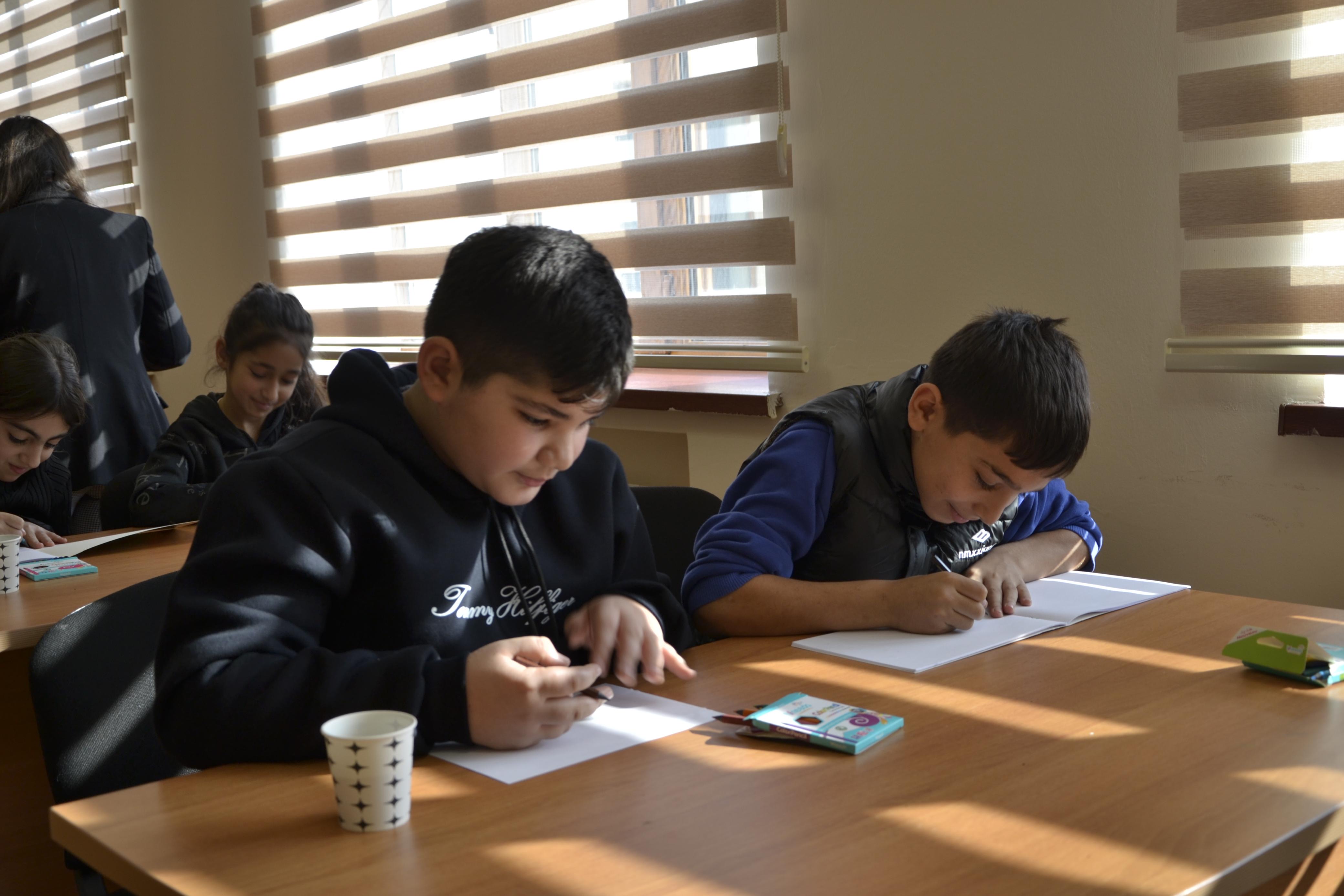 Müəllim və tələbələrimiz internat məktəbində şagirdlərlə görüşmüşlər