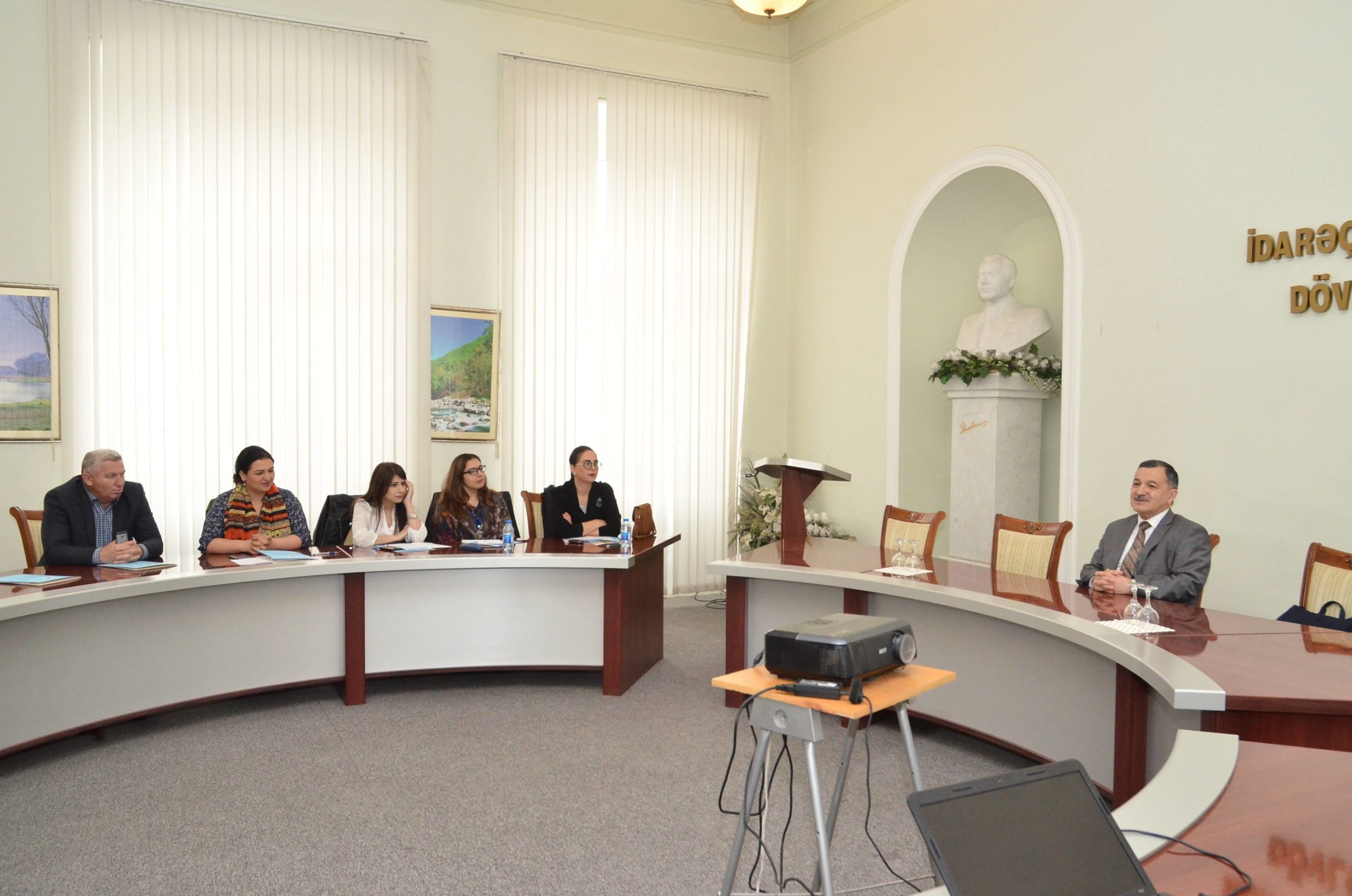 Dövlət İdarəçilik Akademiyasında Ekologiya və Təbii Sərvətlər Nazirliyində çalışan dövlət qulluqçuları üçün ixtisasartırma kursu təşkil edilib