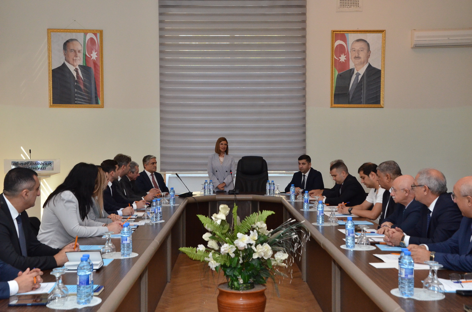 Dövlət İdarəçilik Akademiyasında  icra hakimiyyəti orqanlarının “Sosial-iqtisadi inkişafın təhlili və proqnozlaşdırılması” və “İctimai-siyasi və humanitar məsələlər” şöbələrinin rəhbərləri üçün təlim baş tutdu.