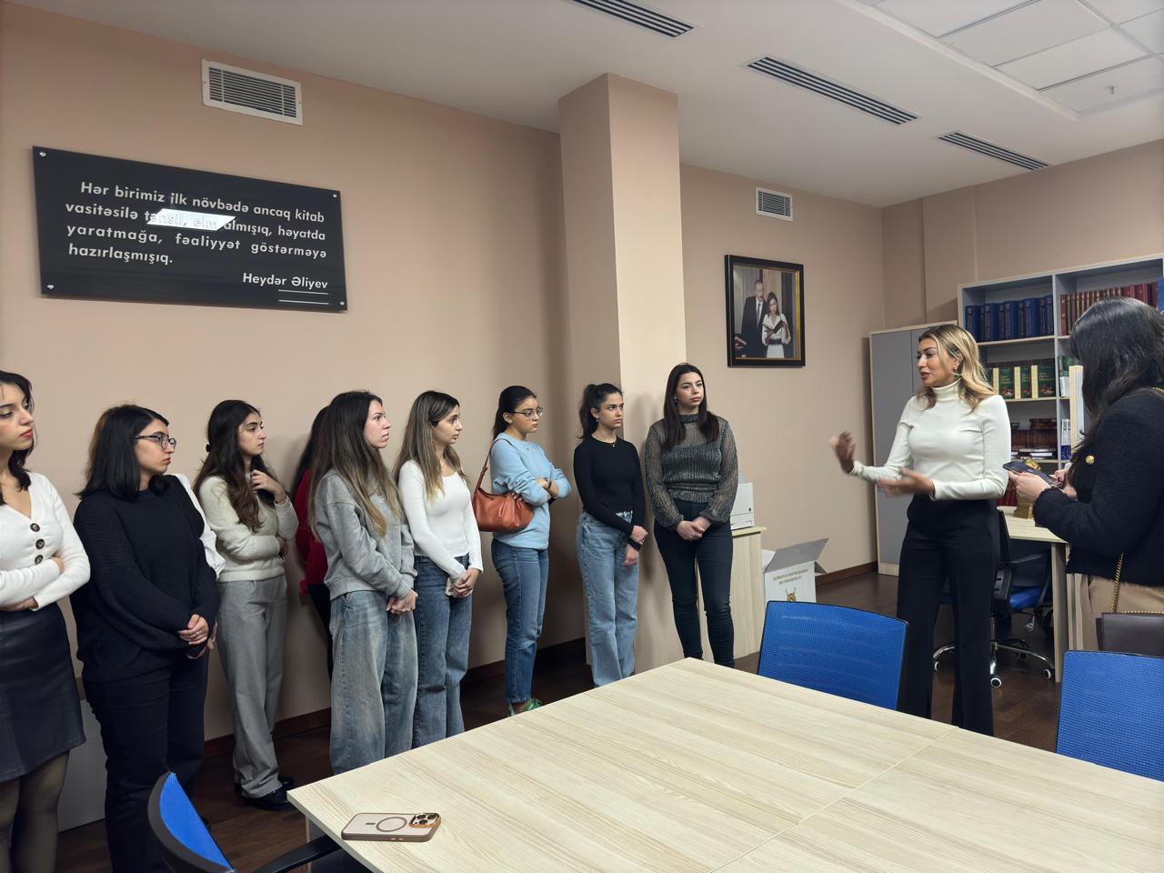 Azərbaycan Respublikasının Prezidenti yanında Dövlət İdarəçilik Akademiyasının tələbələrinə  Baş Prokurorluğun əməkdaşı tərəfindən praktiki məşğələ keçirilmişdir