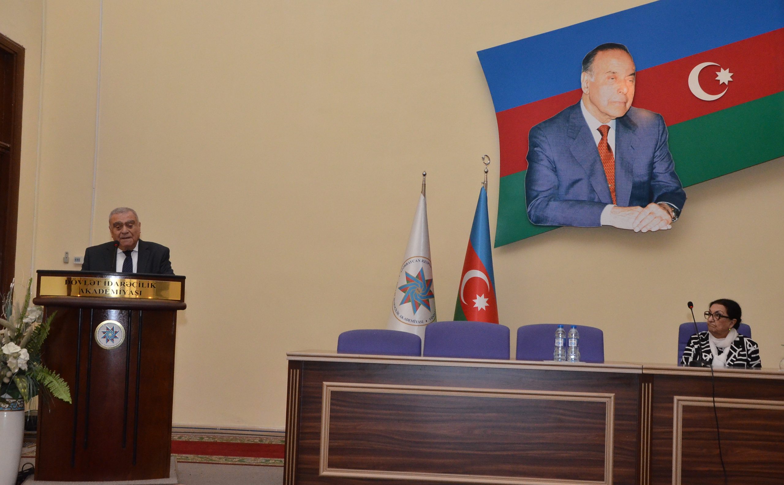 Dövlət İdarəçilik Akademiyasında professor Dilarə Seyidzadə ilə görüş keçirilib