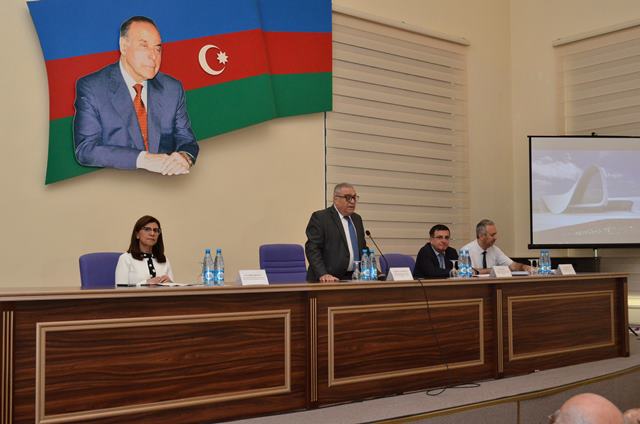 Dövlət İdarəçilik Akademiyasında “Dövlət qulluğunun aktual problemləri” mövzusunda konfrans keçirilib