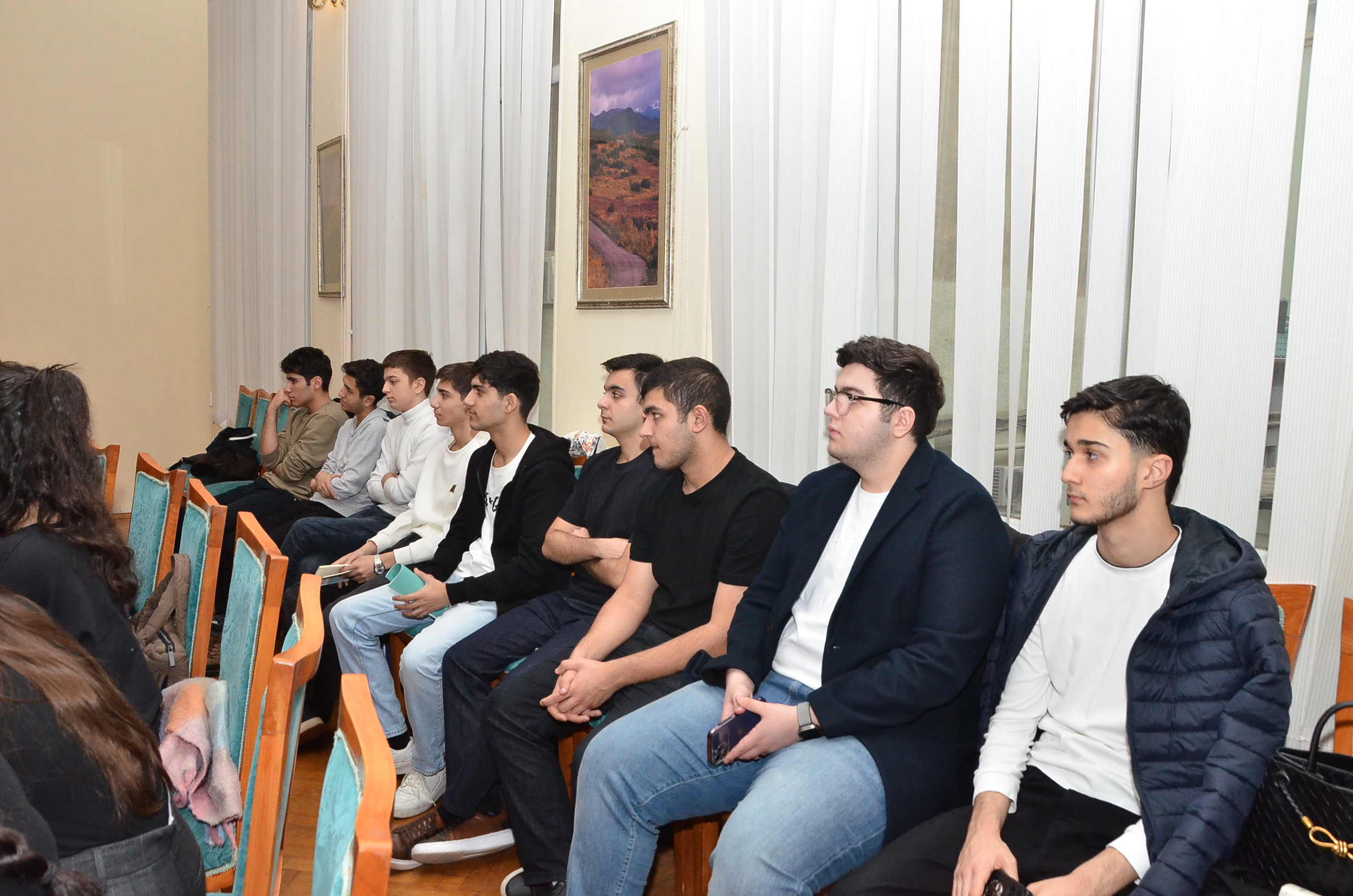 DİA-da “İdarəetmədə İnsan Resurslarının rolu: Seçim, inkişaf və motivasiya mexanizmləri” adlı təlim keçirilmişdir.