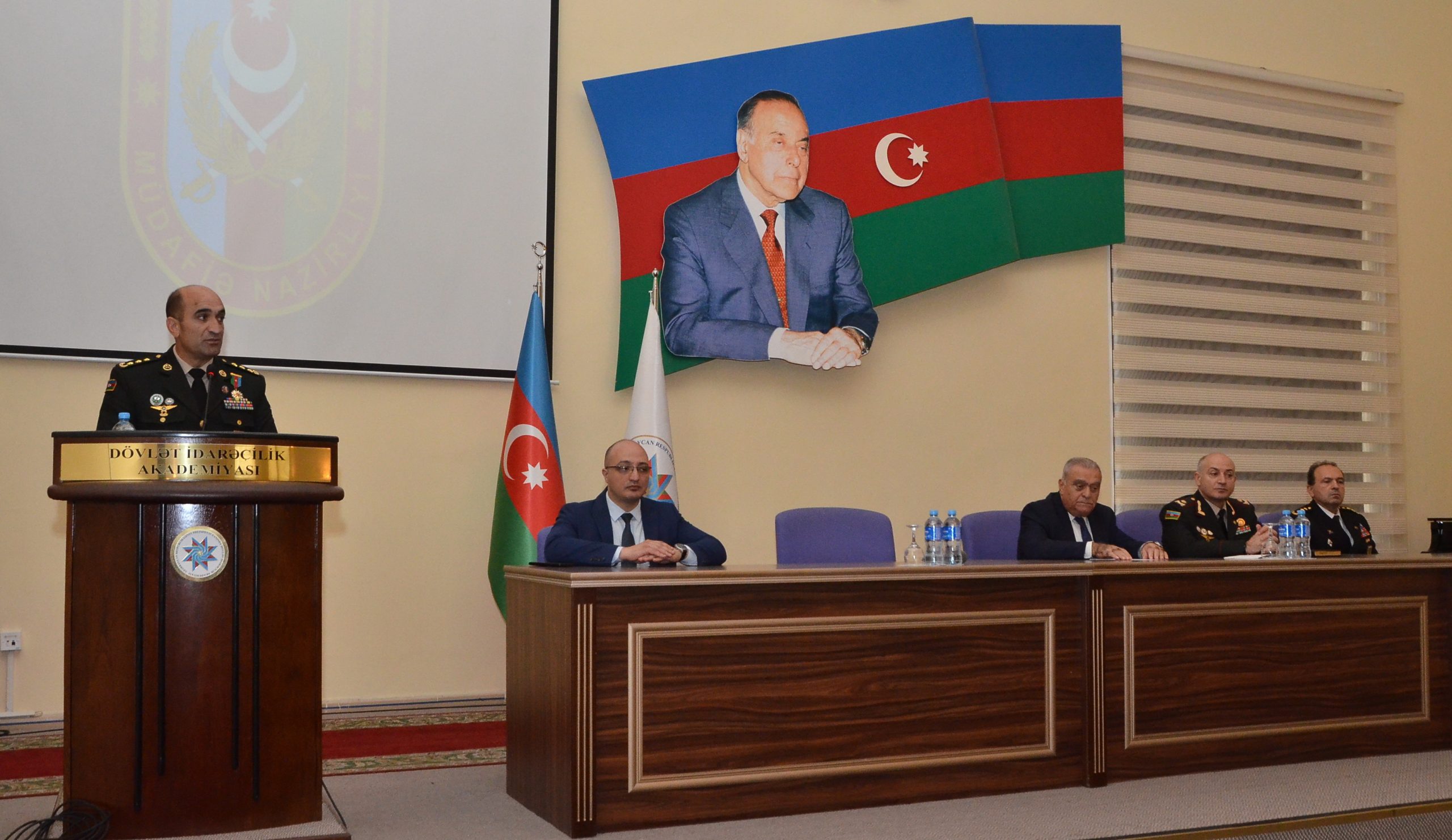 Dövlət İdarəçilik Akademiyasında Milli Müdafiə Universitetinin nümayəndə heyəti ilə görüş keçirilib