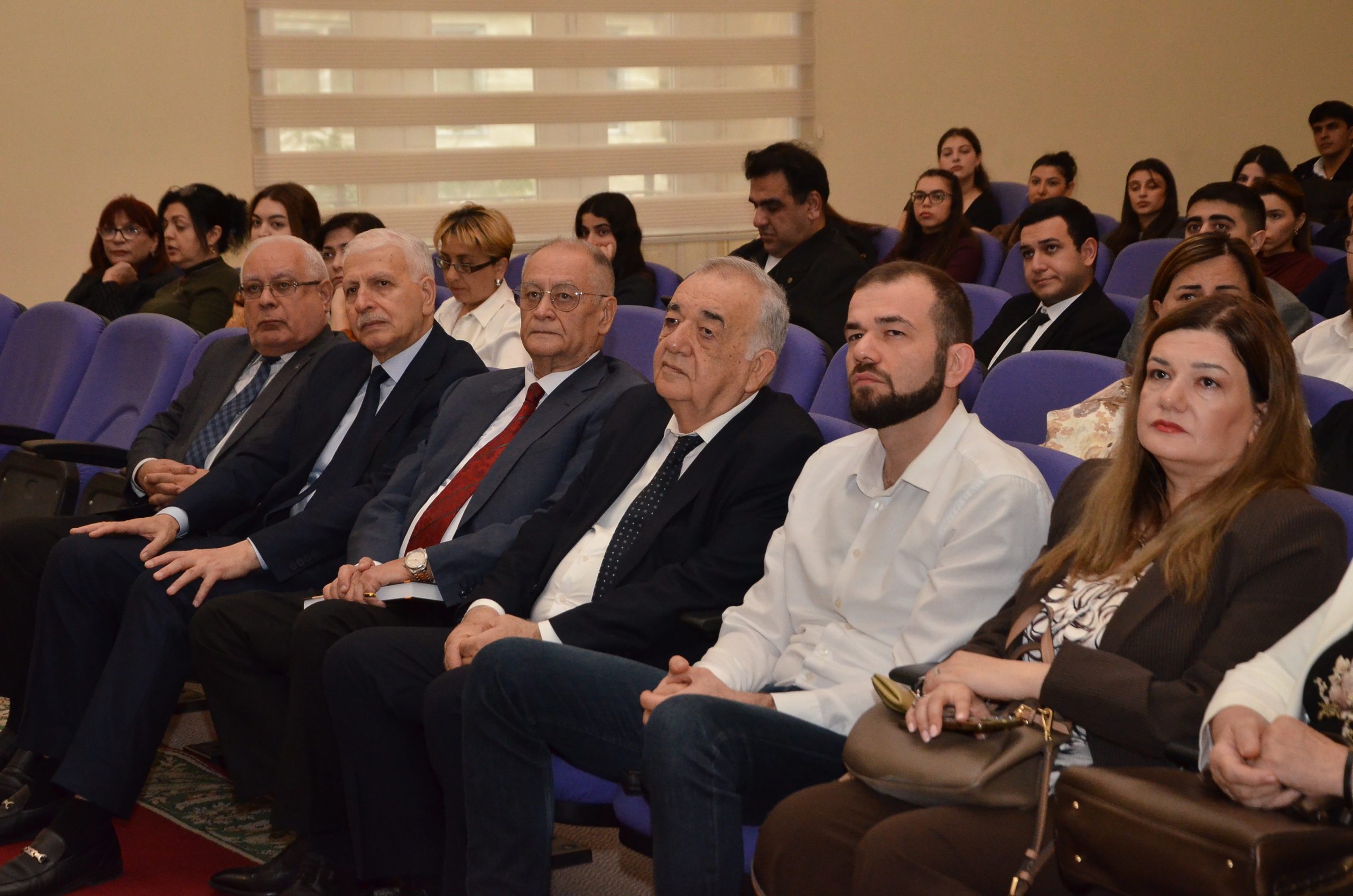 "Beynəlxalq münasibətlər tarixi" adlı 5 cildlik dərslik kitabının təqdimatı baş tutmuşdur.