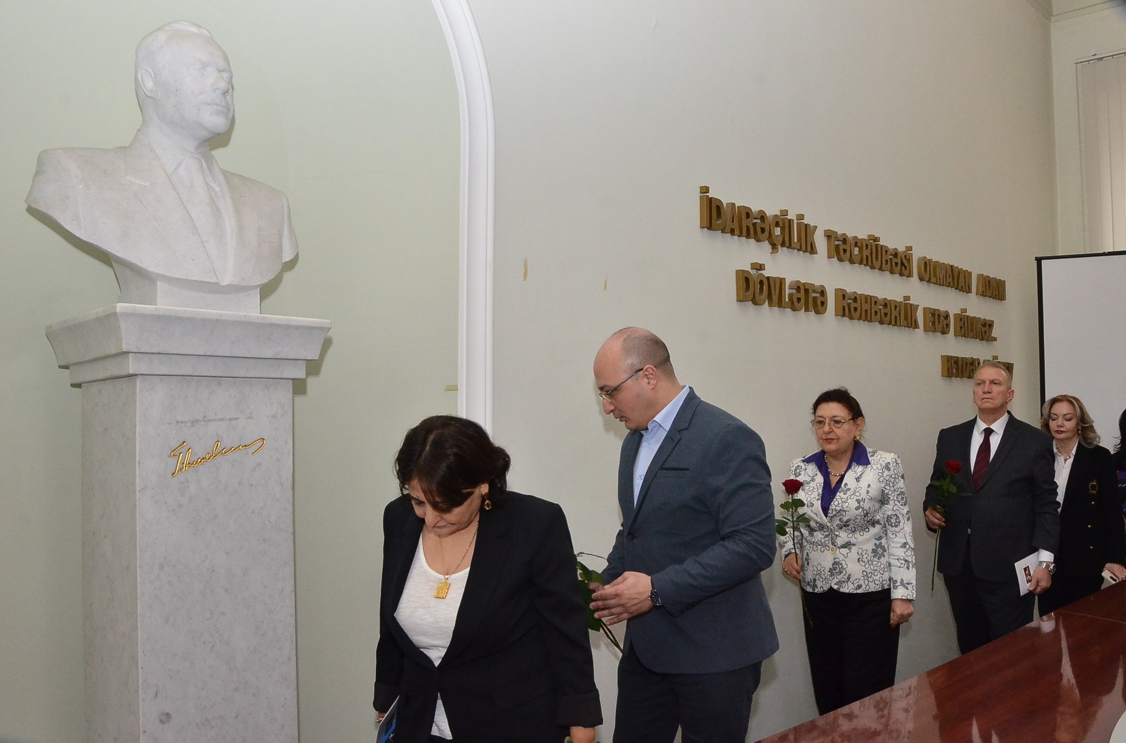 Ümummilli lider Heydər Əliyevin dövlətçilik fəaliyyətinə həsr olunmuş “Suverenlik fəlsəfəsi” mövzusunda Respublika elmi konfransı baş tutmuşdur