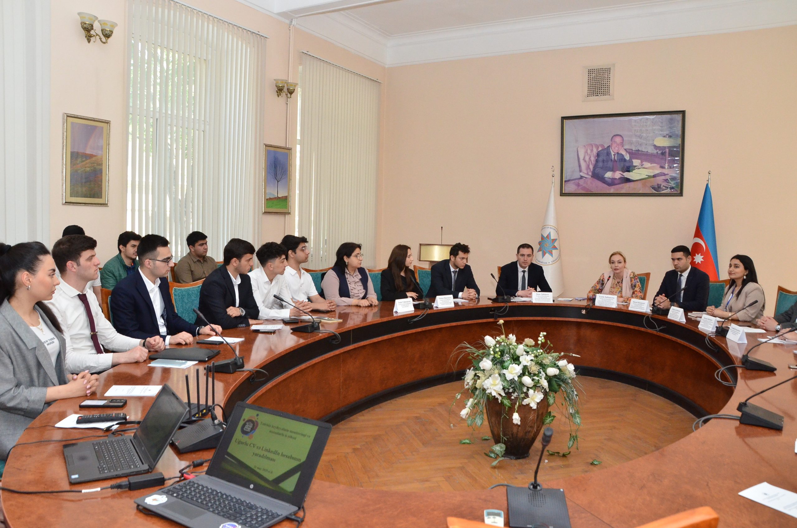 "Uğurlu CV və Linkedin hesabının yaradılması"