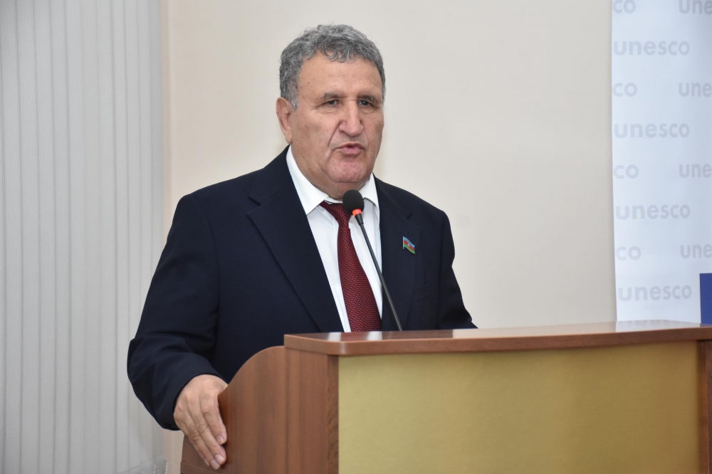 Bakıda qədim türk əlifbasının oxunmasının 130 illiyinə həsr olunmuş beynəlxalq konfrans keçirilib