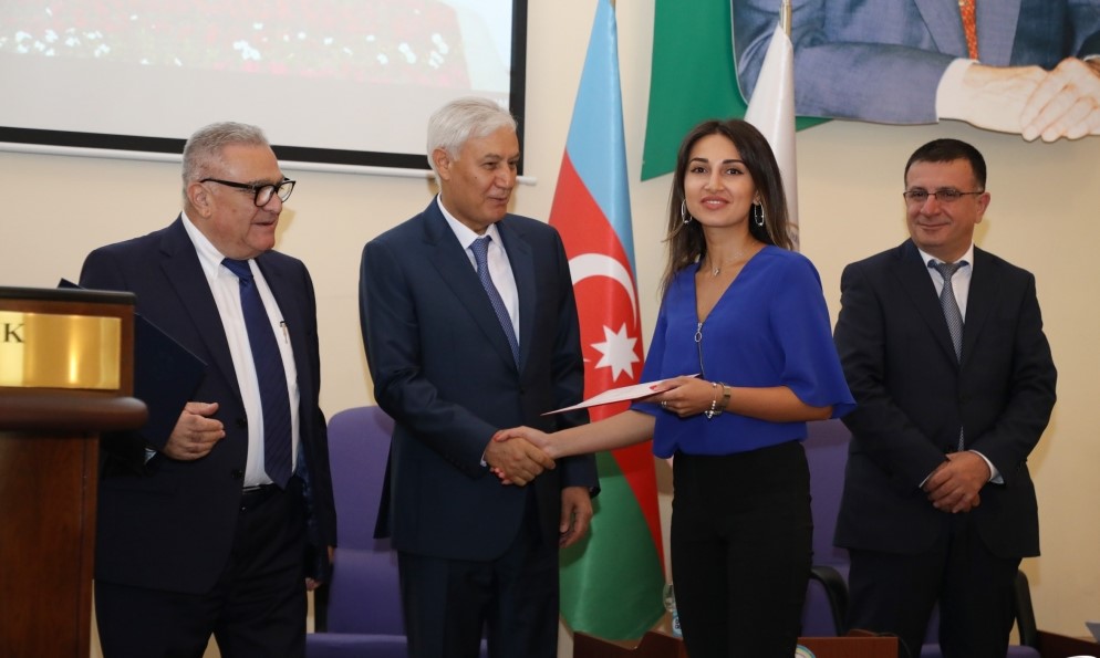 Dövlət İdarəçilik Akademiyasında elmi-praktik konfrans: “Dövlət qulluğunun aktual problemləri”