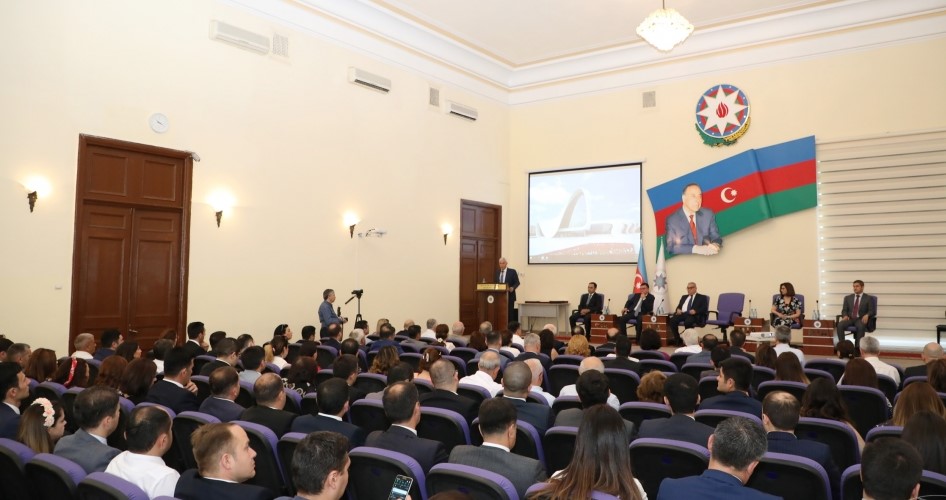 Dövlət İdarəçilik Akademiyasında elmi-praktik konfrans: “Dövlət qulluğunun aktual problemləri”