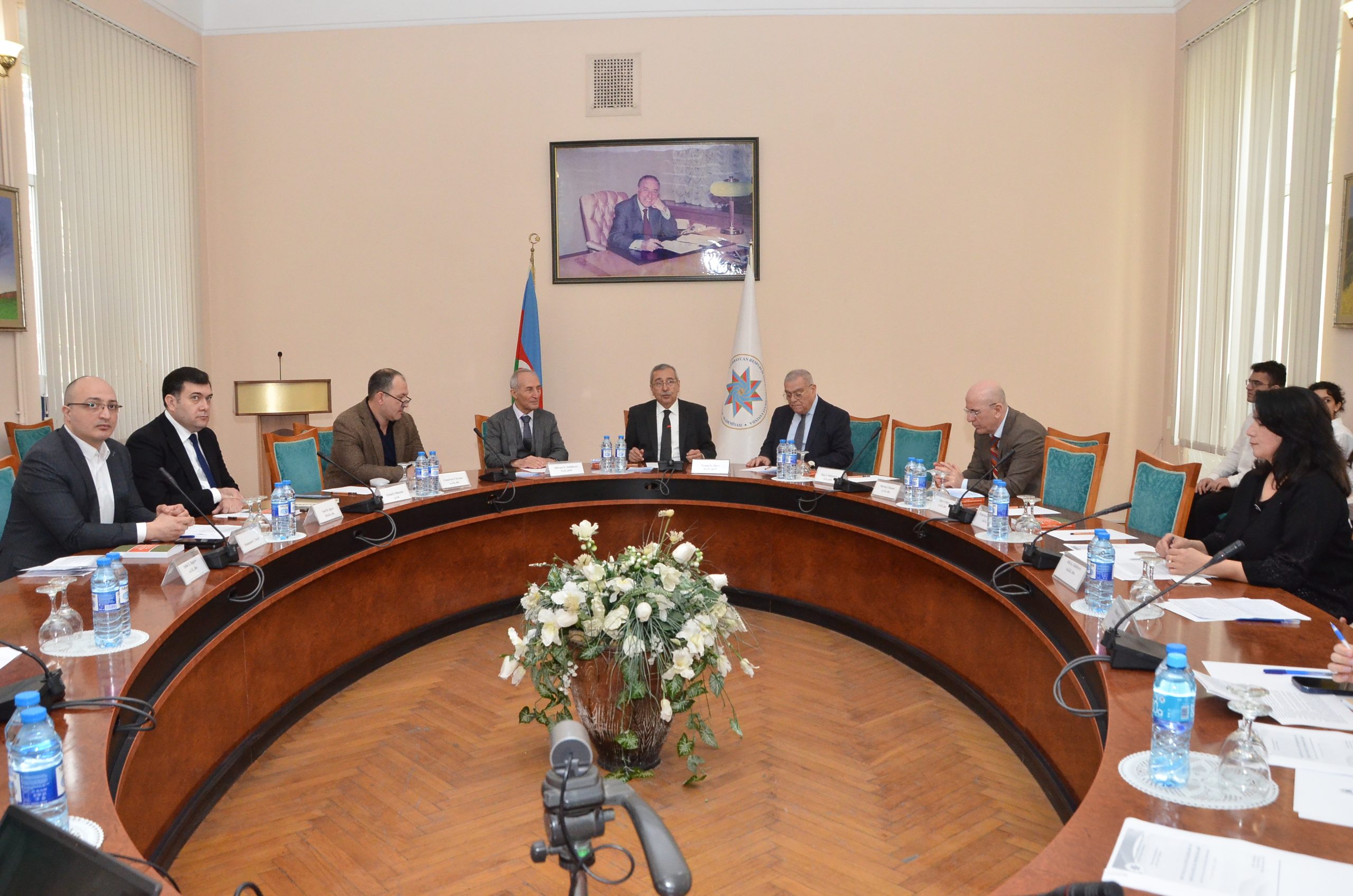 Dövlət İdarəçilik Akademiyasında “Beynəlxalq münaqişələr və təhlükəsizlik problemləri” mövzusunda beynəlxalq elmi konfrans keçirilib.