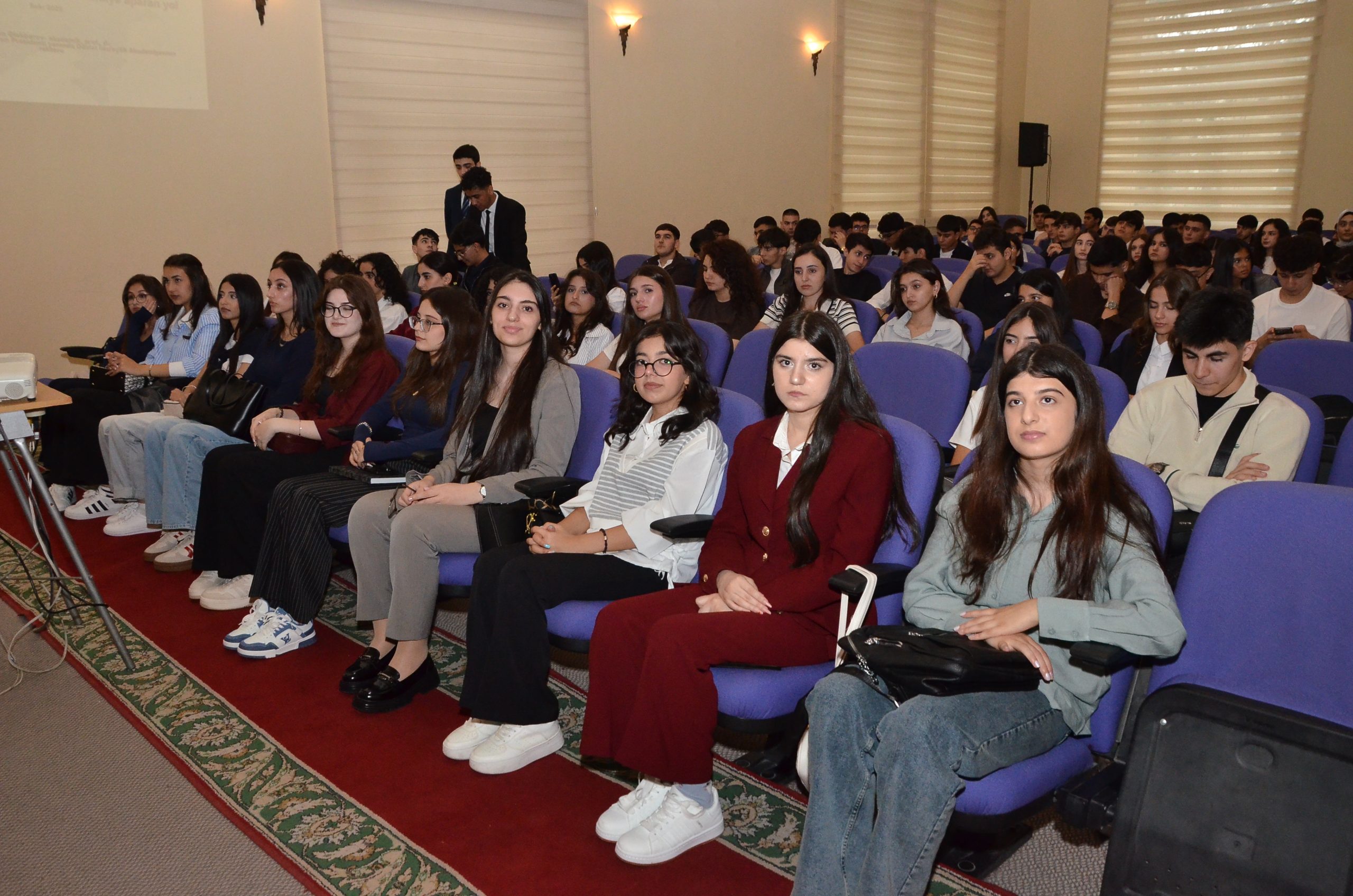 Sentyabrın 15-də Dövlət İdarəçilik Akademiyasında Bilik Günü və yeni dərs ilinin başlanması qeyd olunub