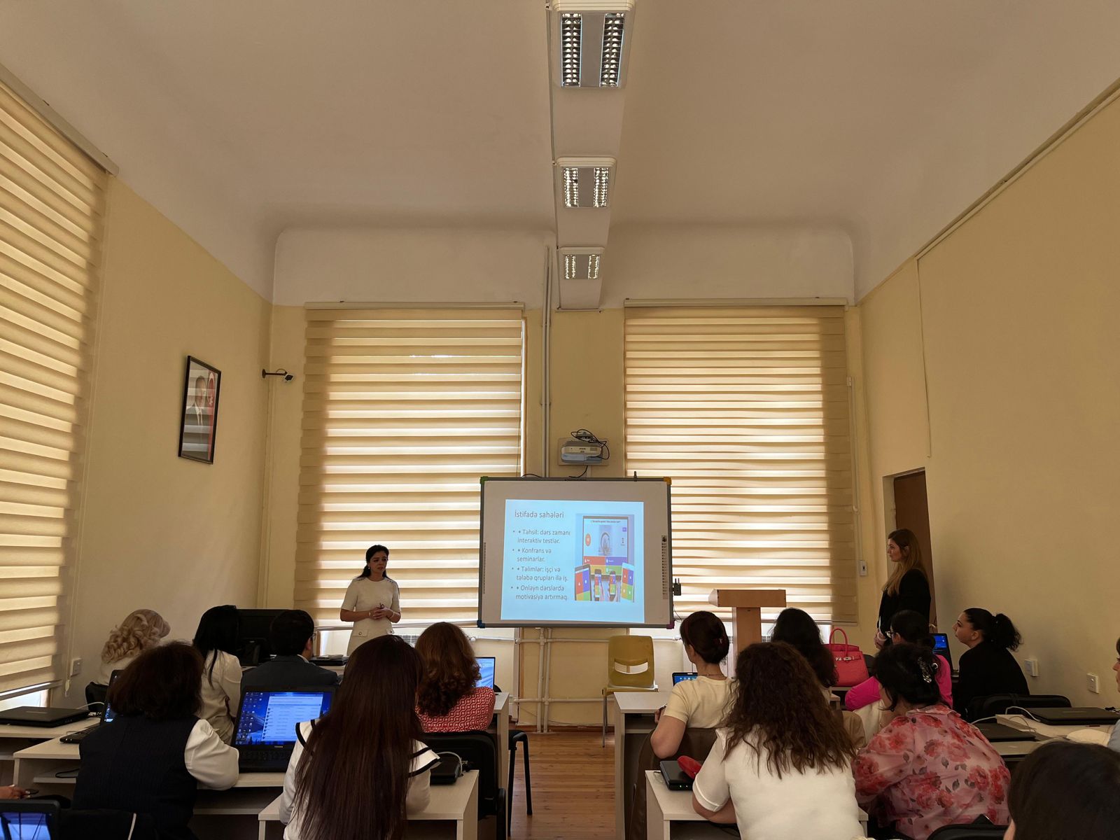 Dillər kafedrasında interaktiv tədris metodlarının inkişafına dair təlim baş tutdu.