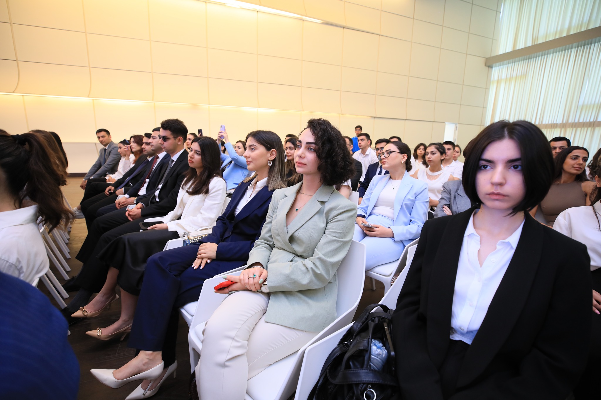 “Prezident İlham Əliyevin innovativ dövlət idarəçiliyi texnologiyaları: COP29-a aparan yol” mövzusunda təqdimat keçirilib