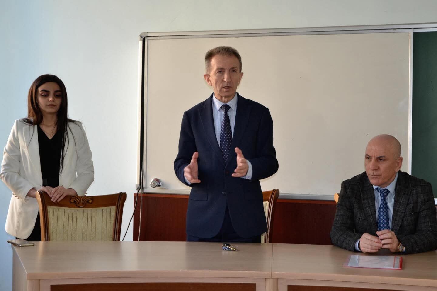 “Prezident İlham Əliyevin innovativ dövlət idarəçiliyi siyasəti” mövzusunda məqalə müsabiqəsi baş tutdu