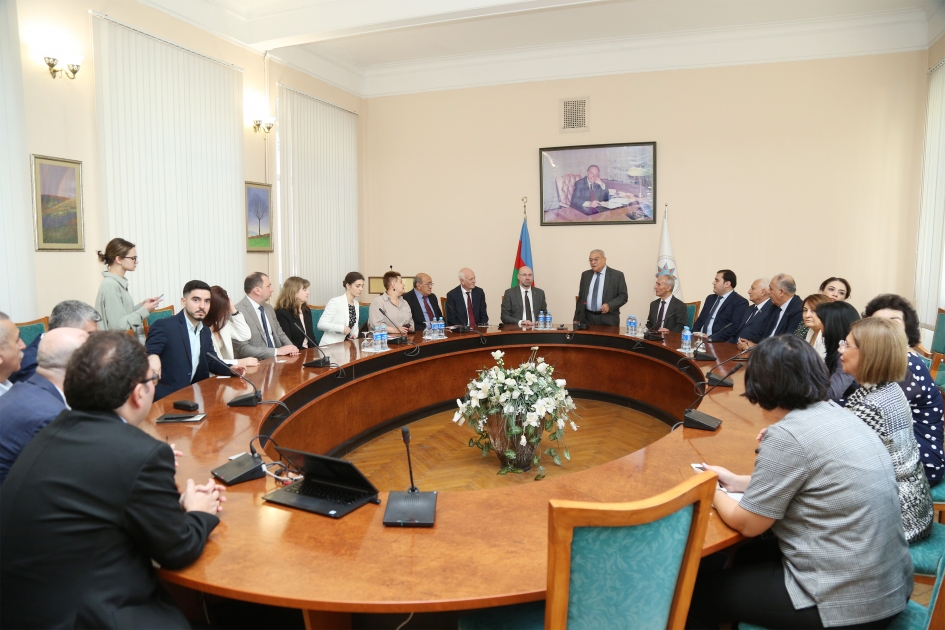 DİA-da Rusiya Prezidenti yanında Akademiyanın nümayəndə heyəti ilə görüş keçirilib