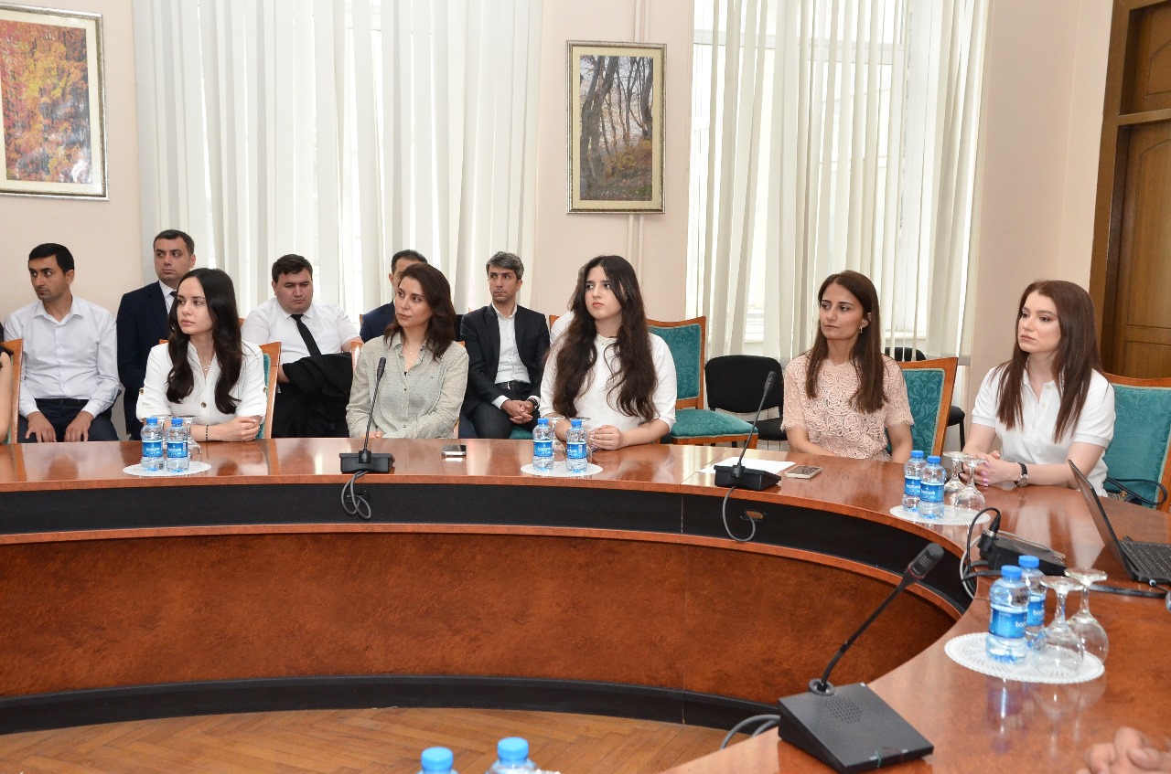 Dövlət İdarəçilik Akademiyasında Dövlət Qulluqçularının Peşə Bayramı günü qeyd olunub