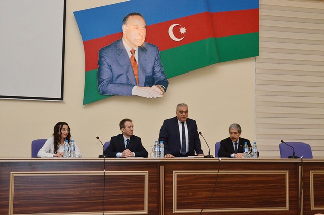 Dövlət İdarəçilik Akademiyasında ümummilli lider Heydər Əliyevin xatirəsi anılıb