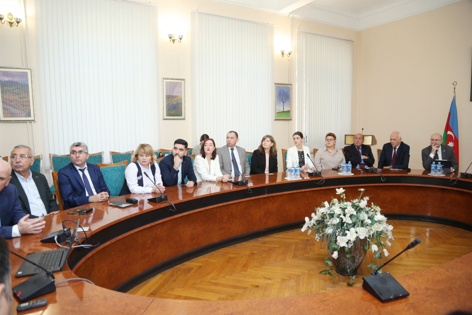 DİA-da Rusiya Prezidenti yanında Akademiyanın nümayəndə heyəti ilə görüş keçirilib
