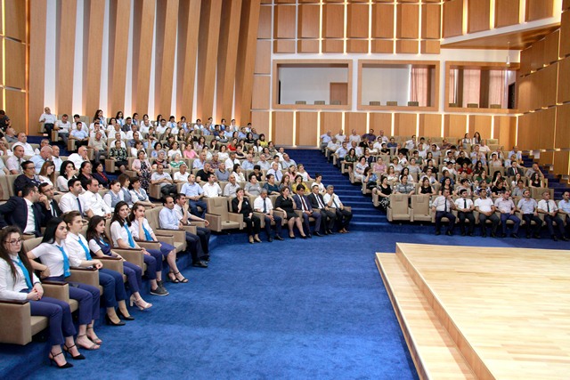 Müasir dövlət idarəçiliyinin təşkilati əsaslari: 15 il innovativ inkişaf yollarinda