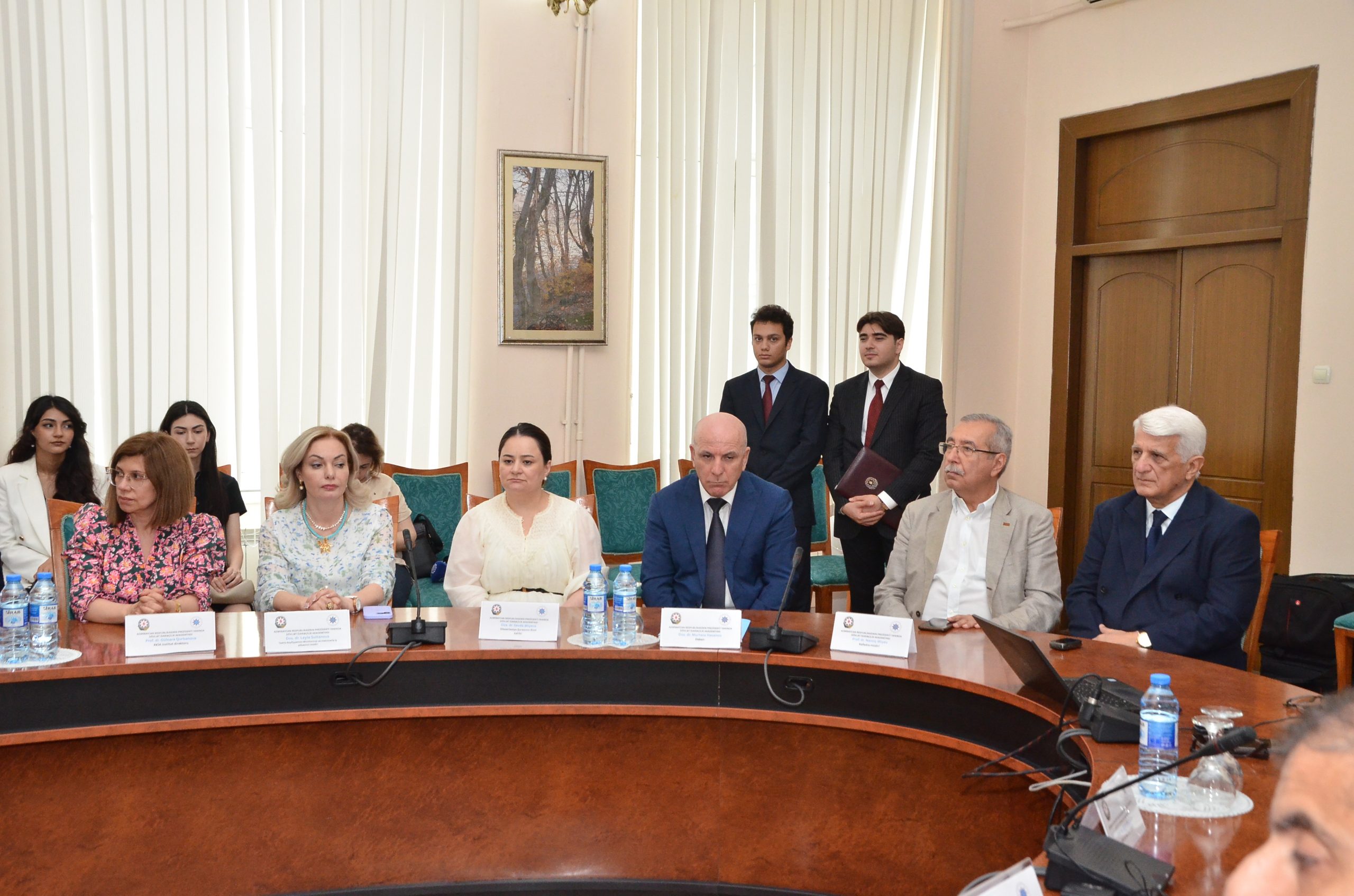 “Qərbi Azərbaycana qayıdış tarixi və beynəlxalq hüquqi kontekstdə” mövzusunda elmi-praktik dəyirmi masa keçirilib