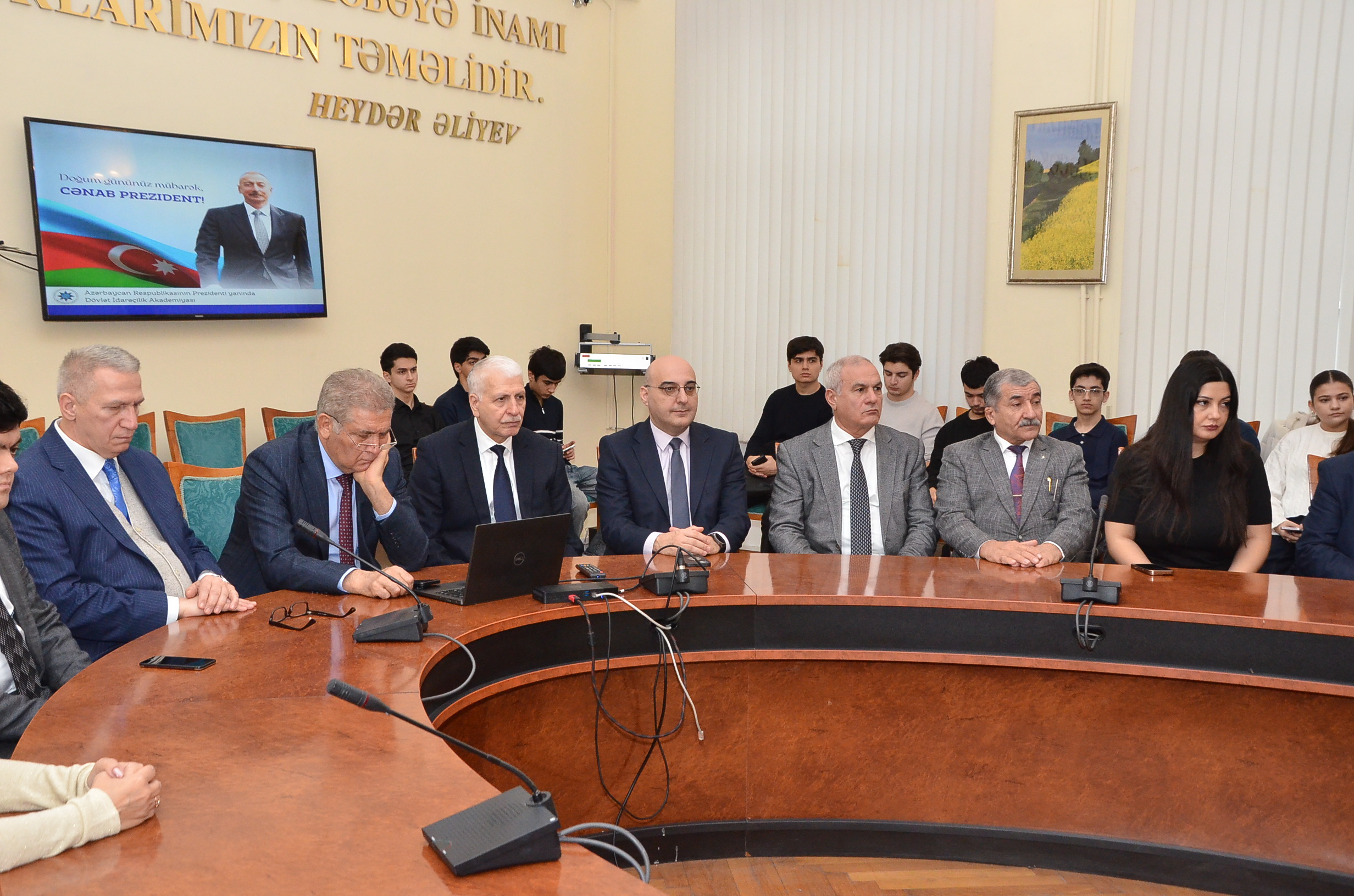 Prezident İlham Əliyevin dövlətçilik fəaliyyətinə həsr olunmuş “İnnovativ dövlət idarəçiliyi modeli: uğurlar və perspektivlər” mövzusunda elmi-praktik konfrans keçirilmişdir