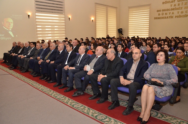 Dövlət İdarəçilik Akademiyasında ümummilli lider Heydər Əliyevin xatirəsi anılıb