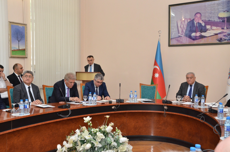 “İdarəetmə və iqtisadiyyatda 2030 trendləri” mövzusunda respublika elmi-praktik konfransı keçirilib