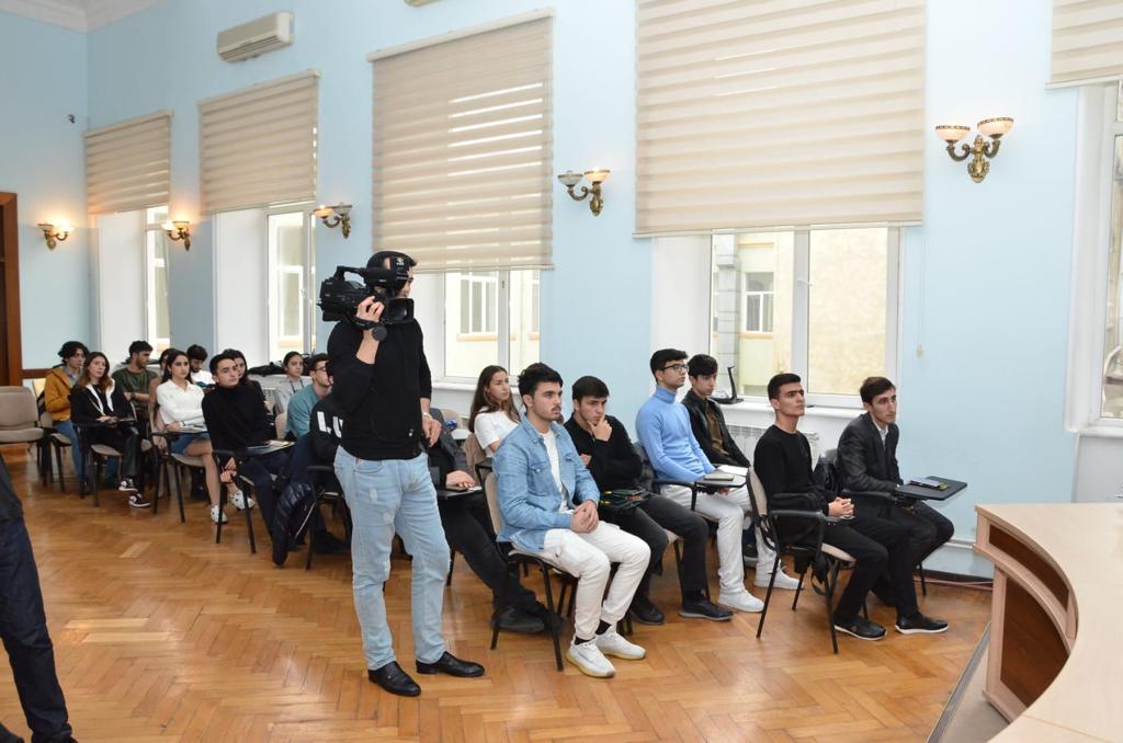 DİA-nın İnzibati idarəetmə fakültəsində Azerbaijan Trading Academy ilə birgə "Birja və Maliyyə Bazarlarında ticarət" adlı seminar keçirilmişdir